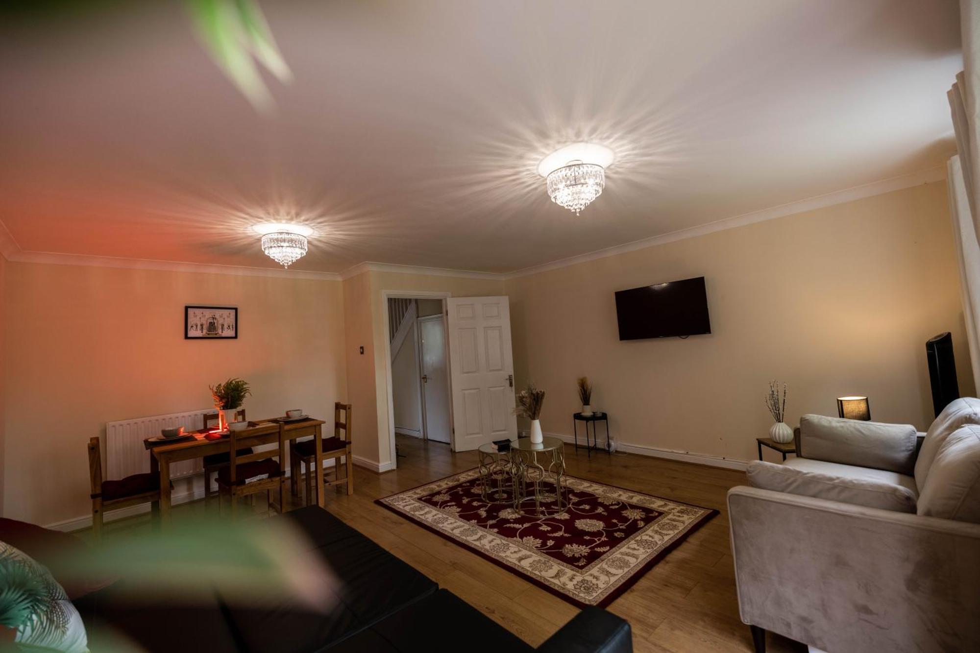 Feriehus 3kingbr&sofabed-garden-aircon-bbq-parkg *