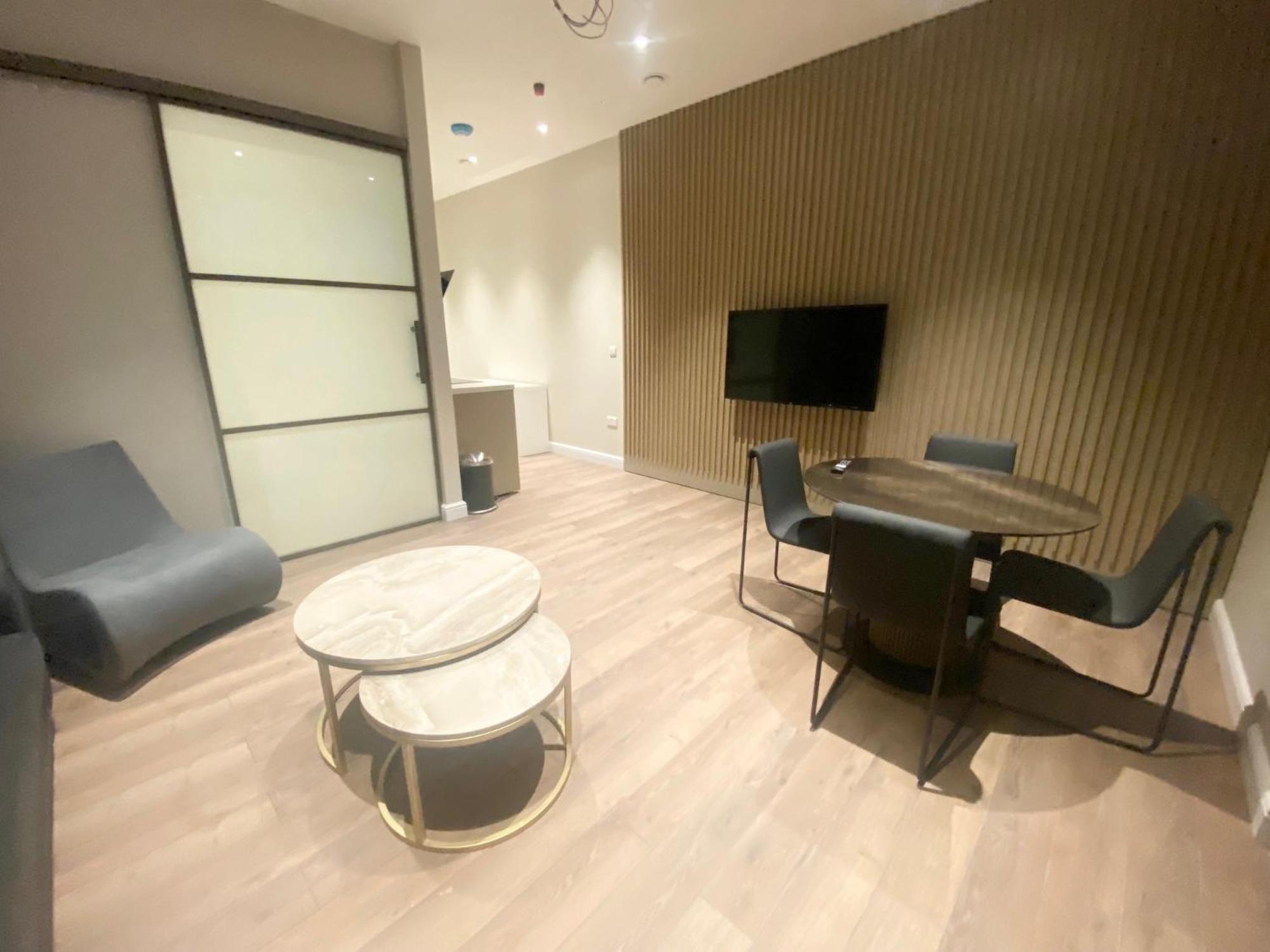 Capsule hotel Goodwin St