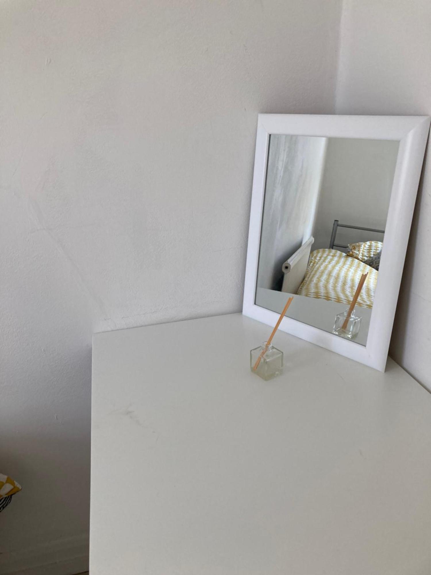 Redecorated Single With Shared Bathroom And Kitchen Privat overnatting