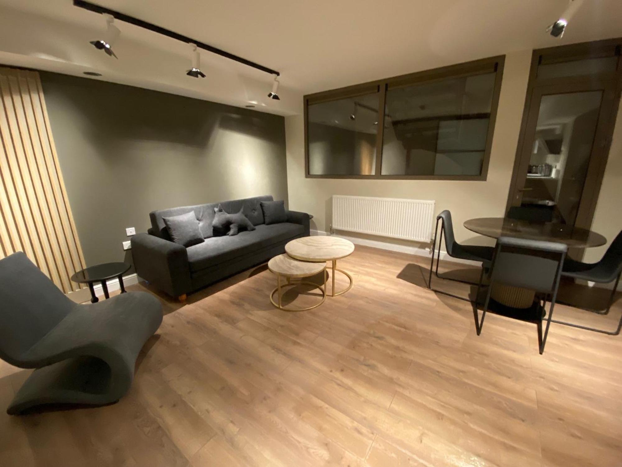 Goodwin St Capsule hotel *