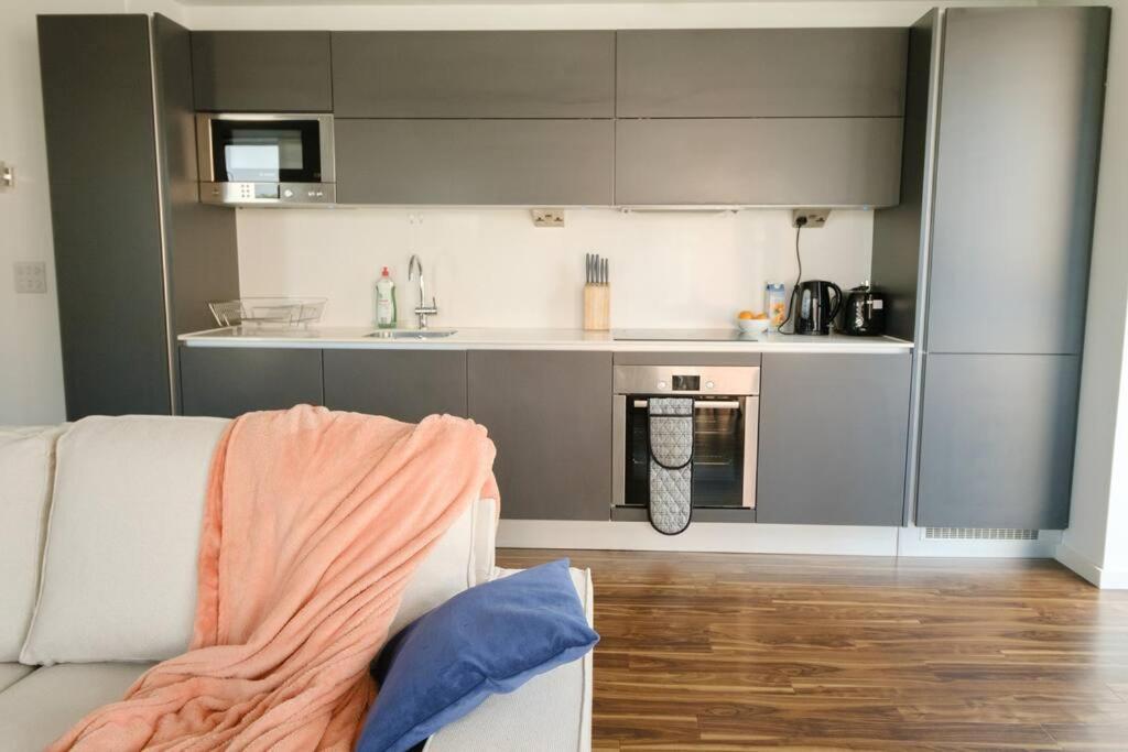 Modern 2 Bed Flat In East Appartement Londres
