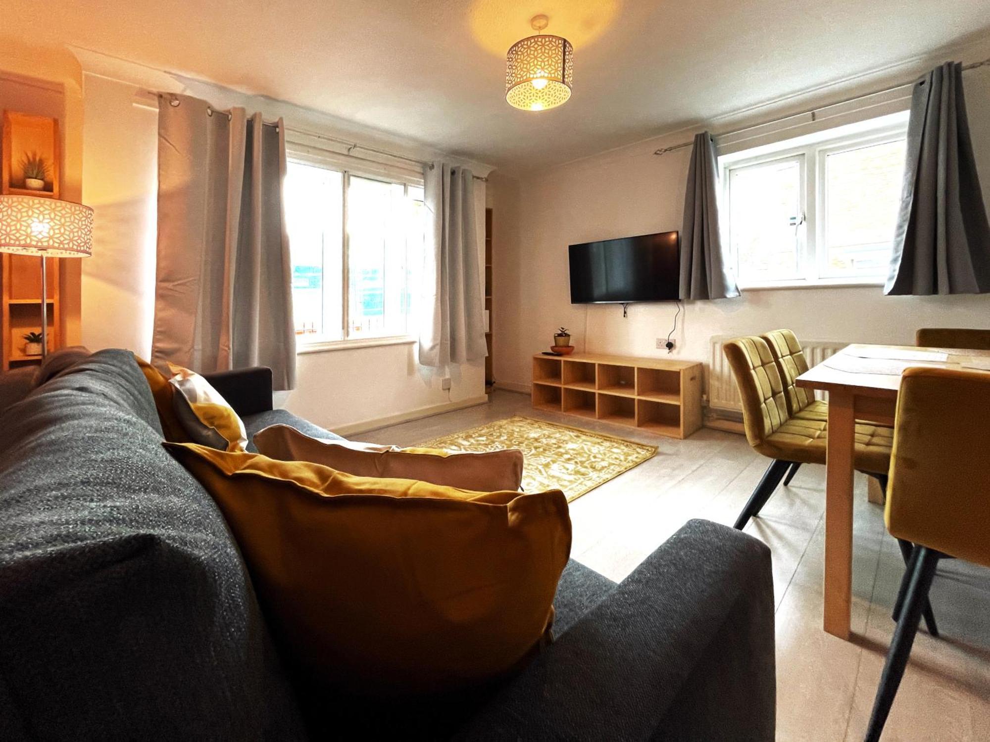 Rebecca Place At Whitechapel - 2 Double Beds, 1 Sofa Bed, Max 5 People * Londres