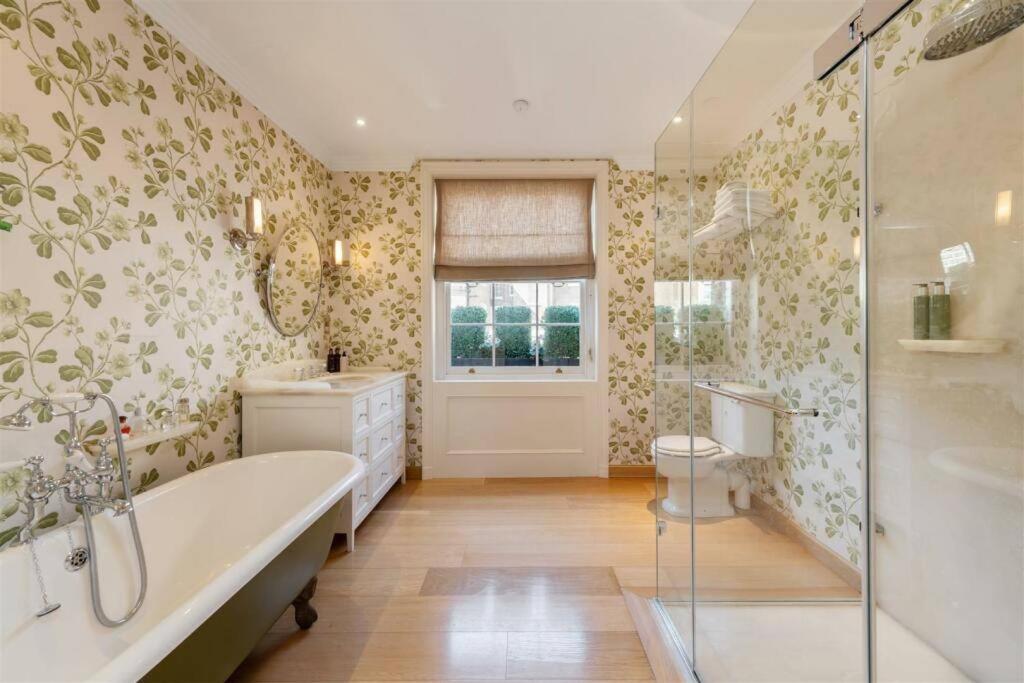 Lägenhet Elegantly Designed Belgravia Townhouse London