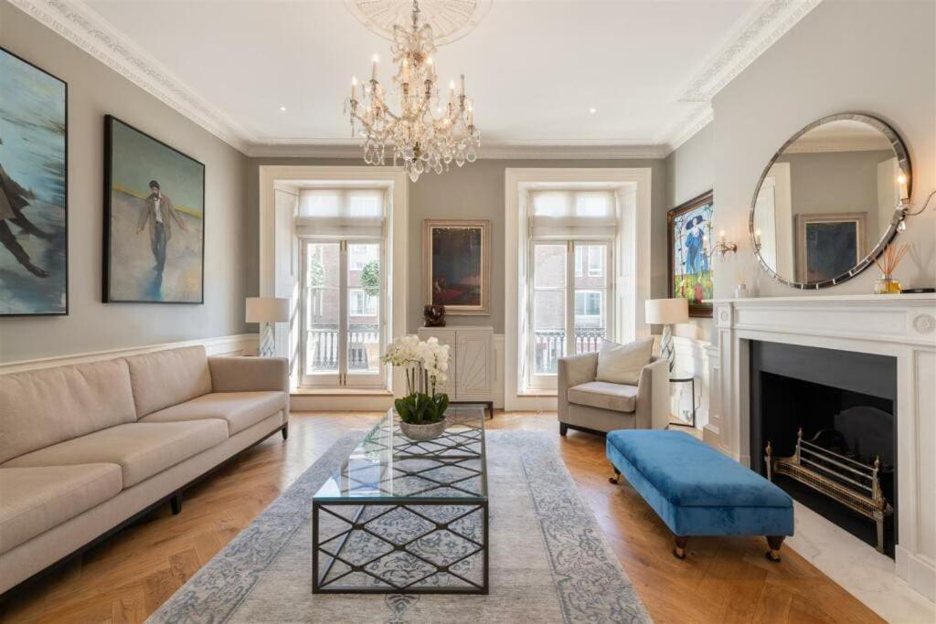 Elegantly Designed Belgravia Townhouse Lägenhet
