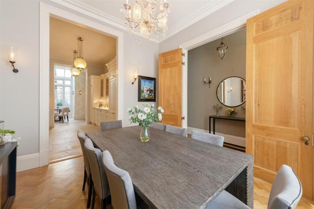 Lägenhet Elegantly Designed Belgravia Townhouse London