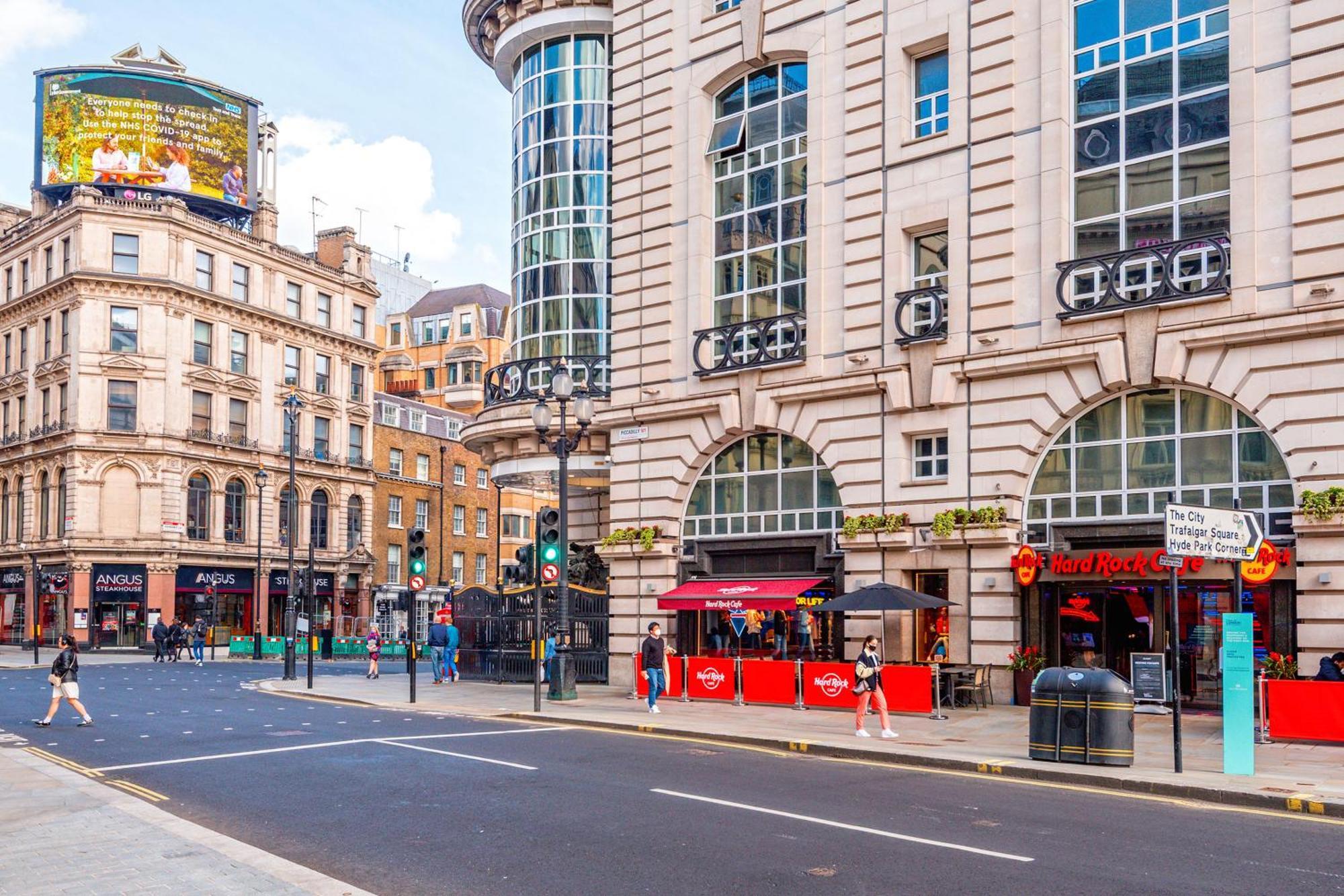 Welcome Piccadilly Circus *