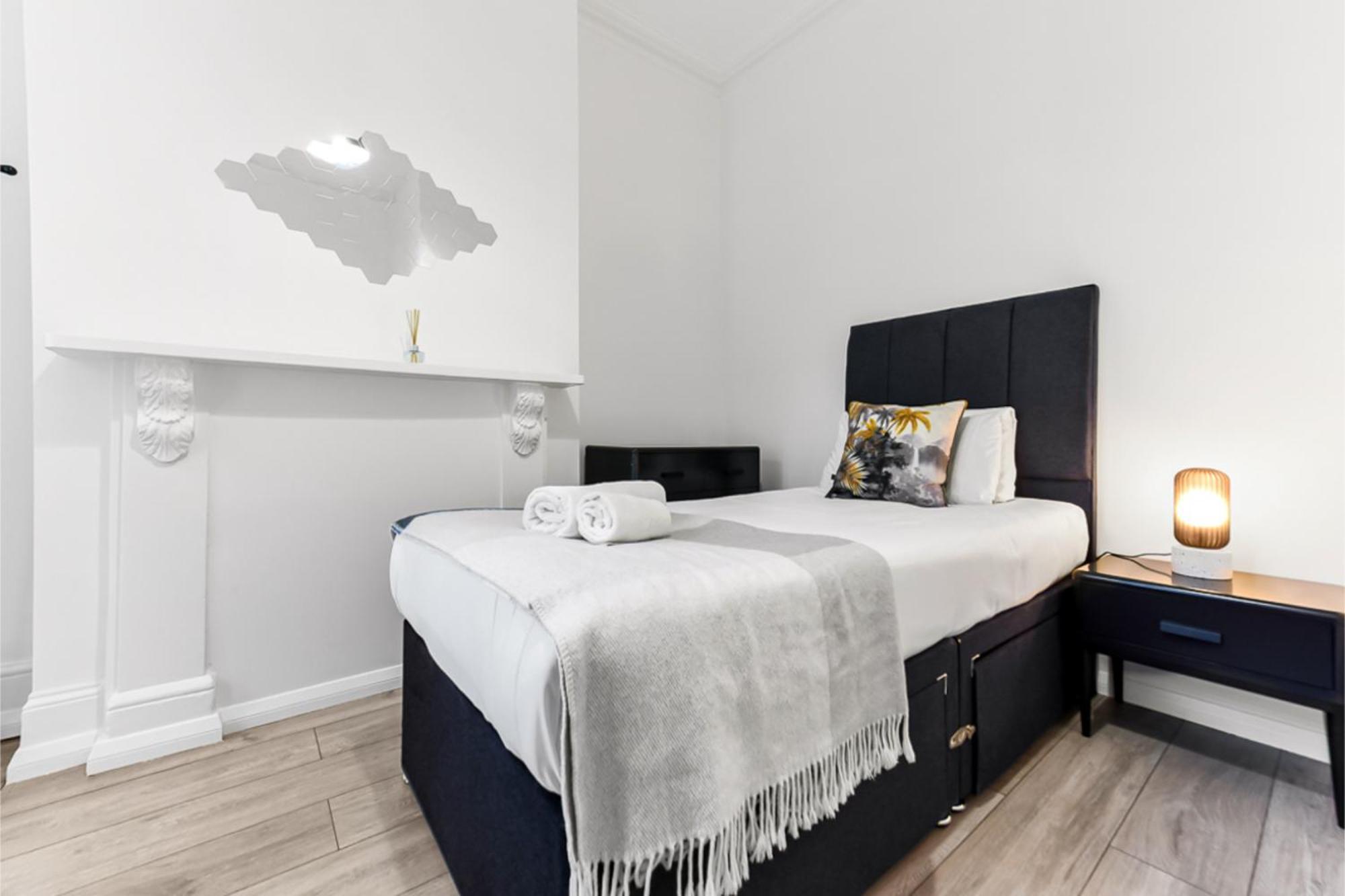 Stylish And Convenient 2bd Flat W/ Outdoor Space Lägenhet *