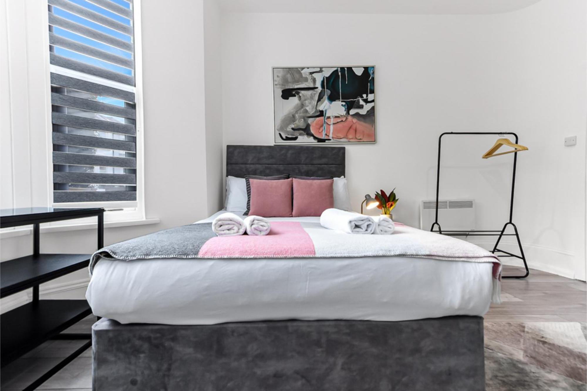 Stylish And Convenient 2bd Flat W/ Outdoor Space Lägenhet