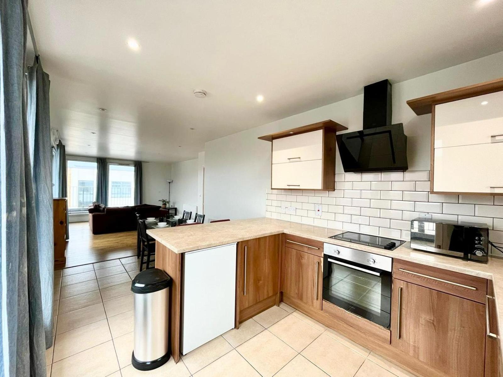 Modern Flat Near Transports Apartment London