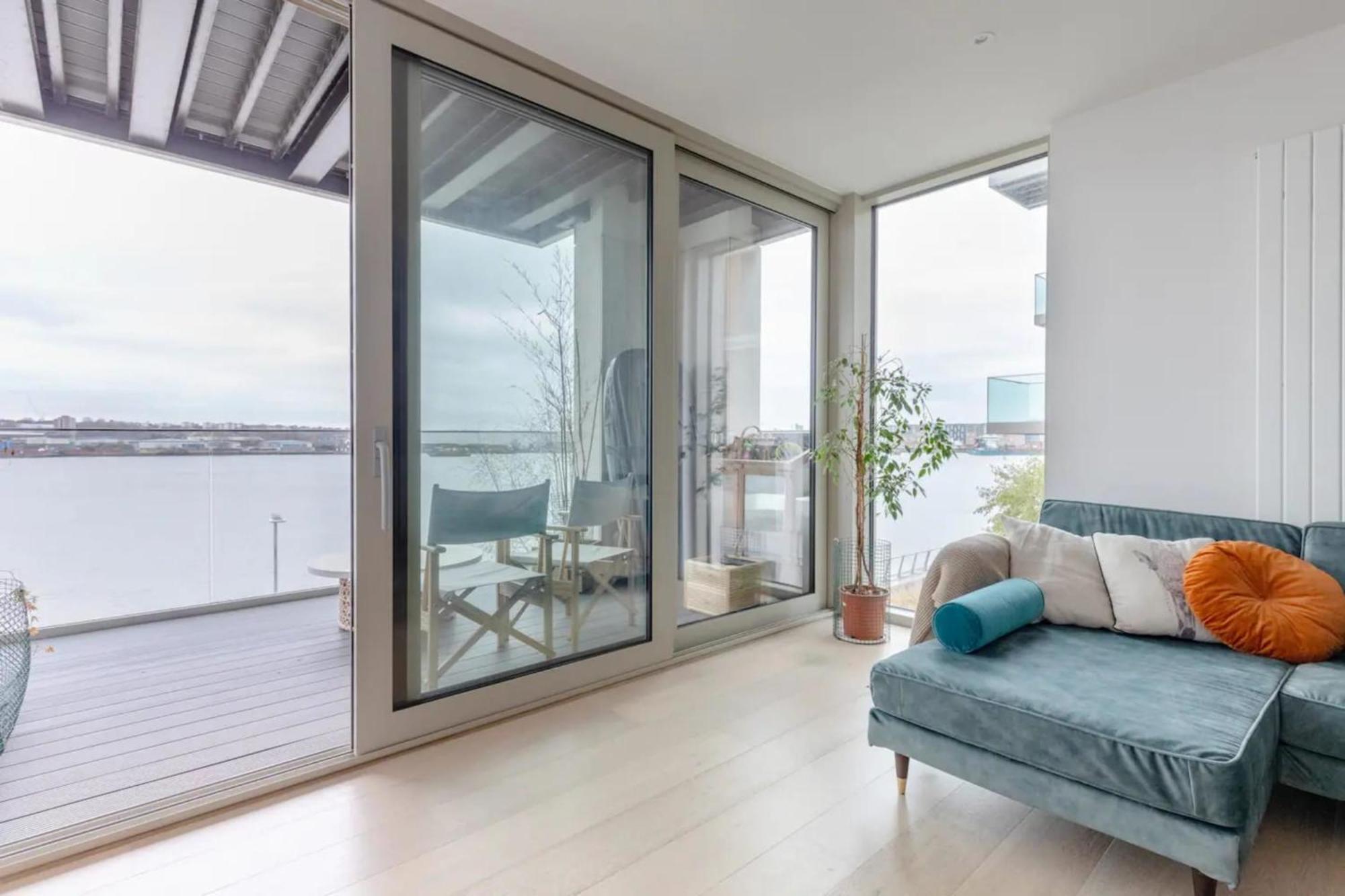 Leilighet Charm & Convenience 3 Bed Near Excel *