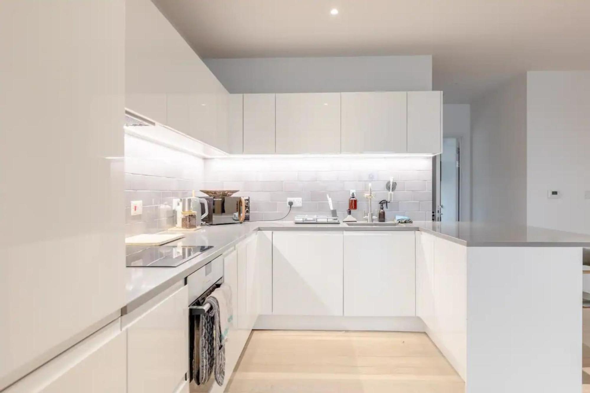 Leilighet Charm & Convenience 3 Bed Near Excel *
