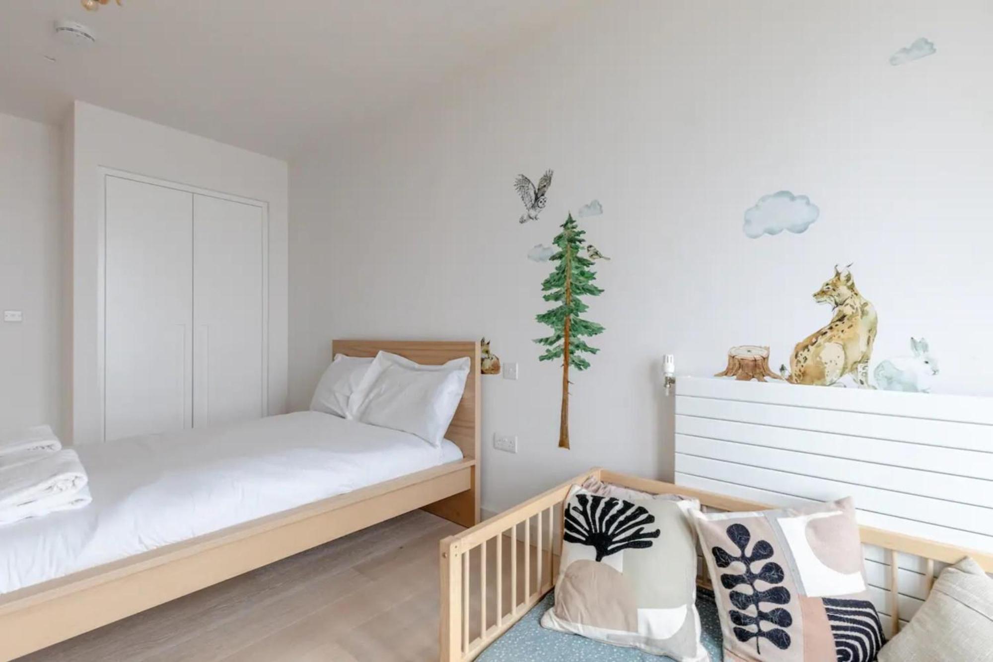 Leilighet Charm & Convenience 3 Bed Near Excel *