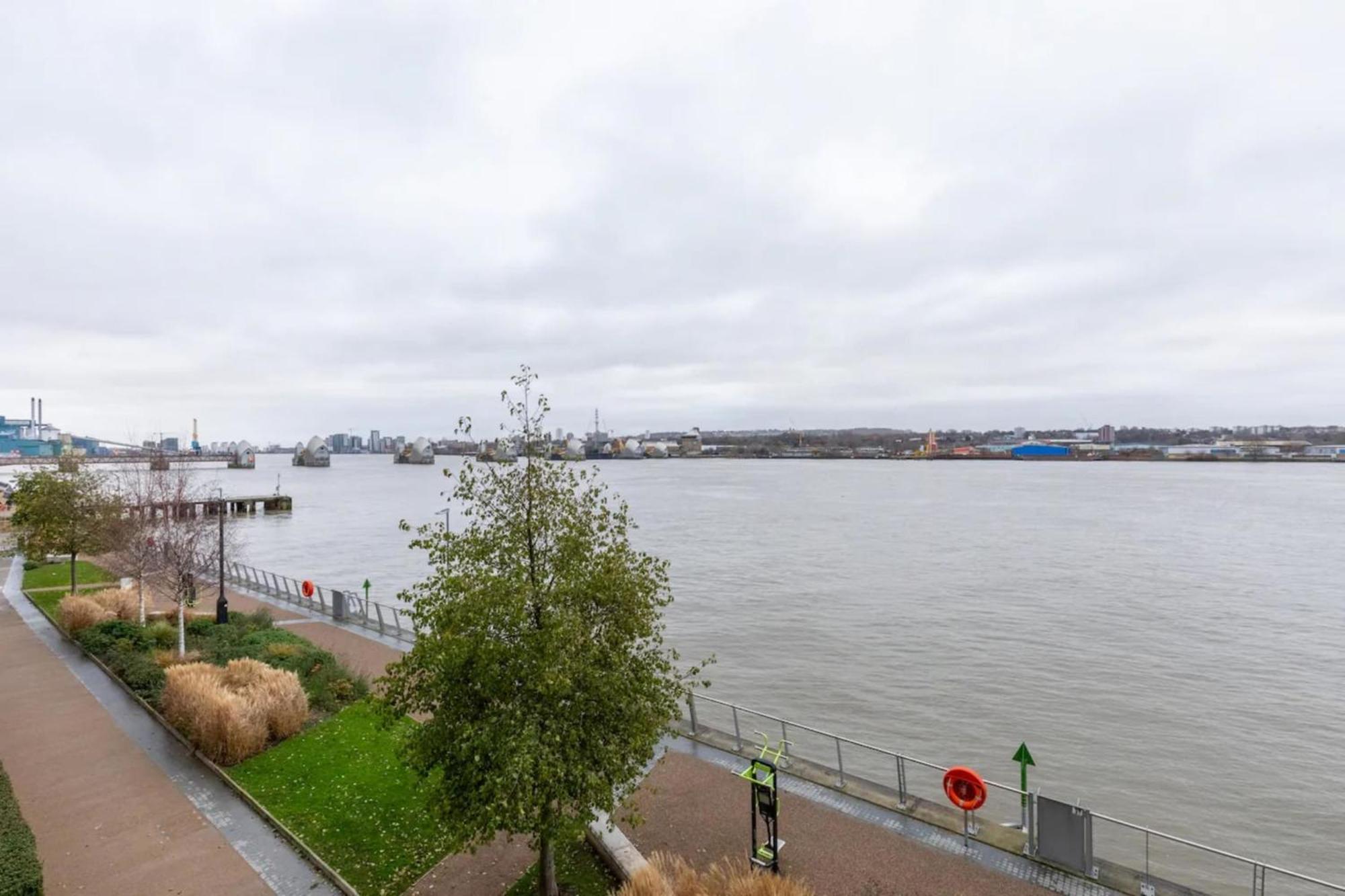 Leilighet Charm & Convenience 3 Bed Near Excel