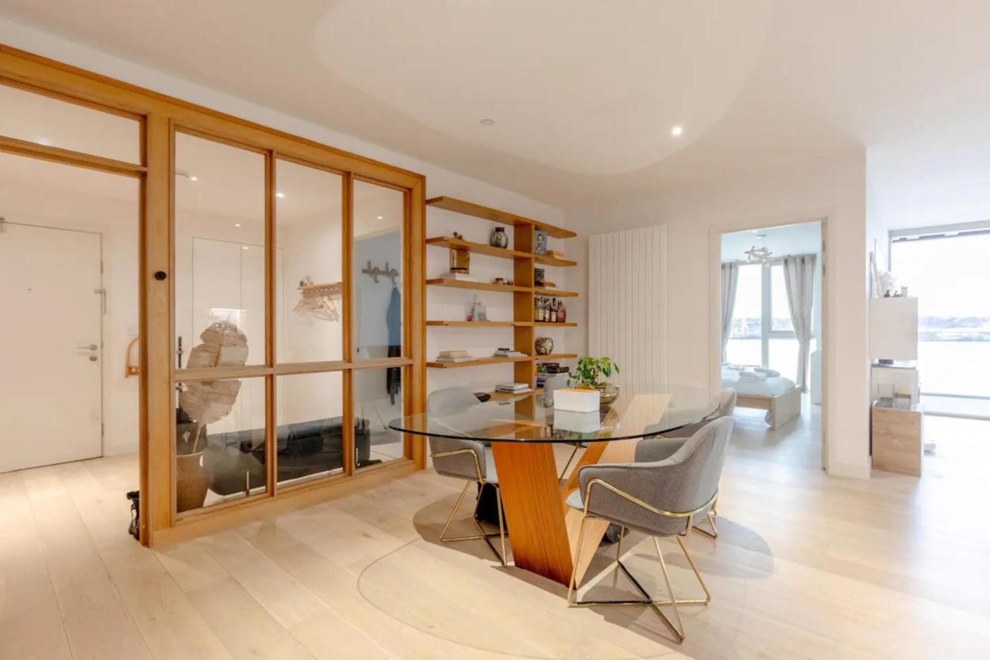 Charm & Convenience 3 Bed Near Excel Leilighet London