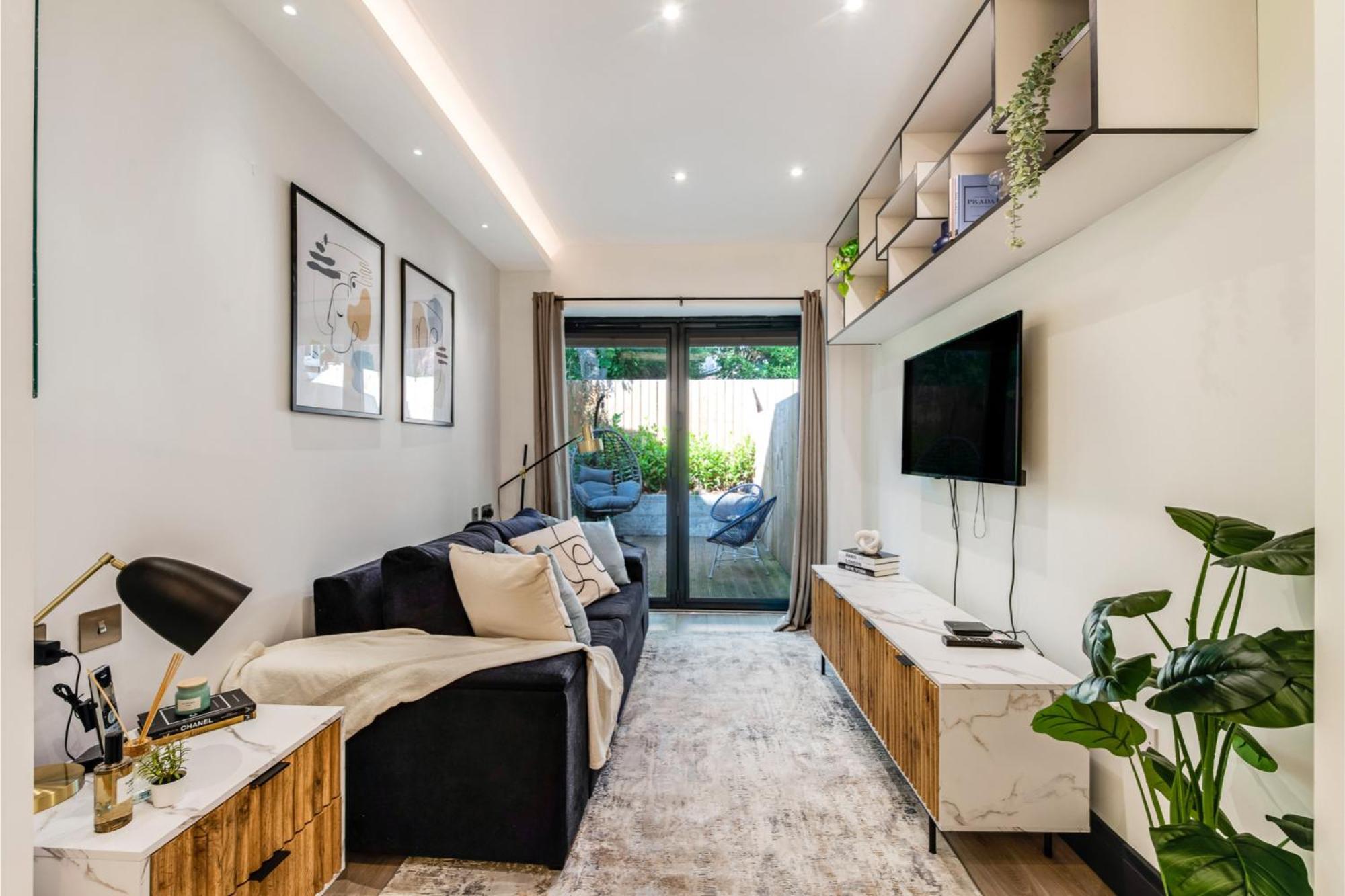 Chic Studio W/ Outdoor Space -excellent Location Leilighet