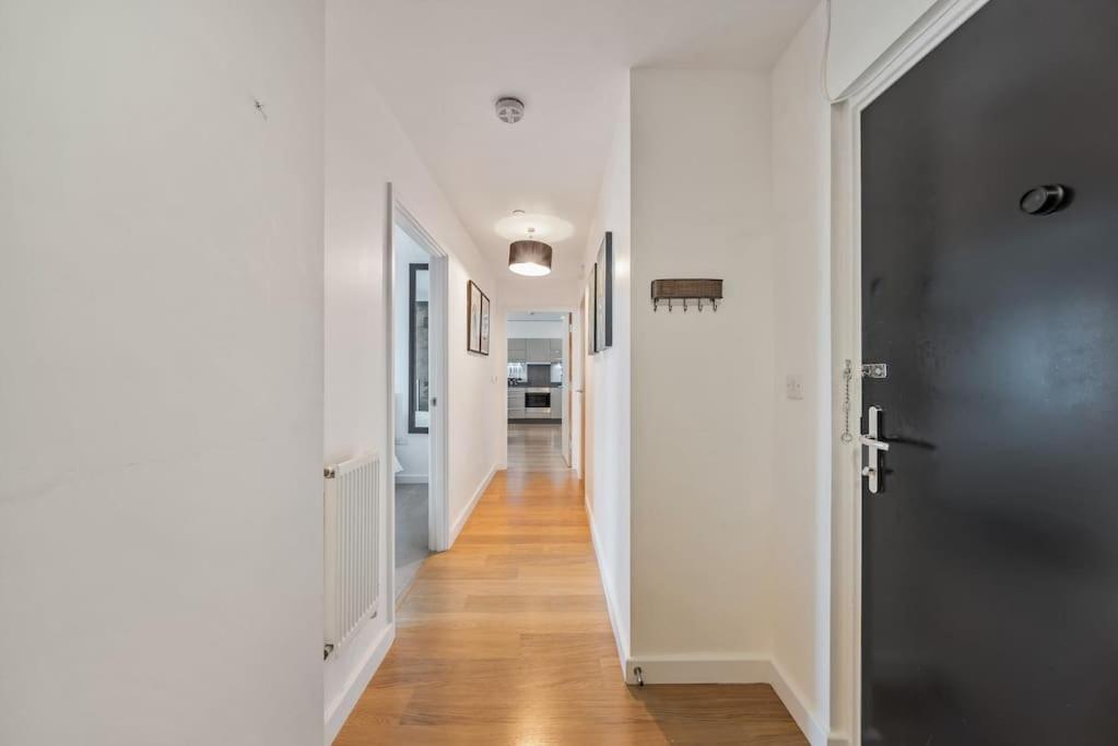 Great 2 Bed Flat With View Lejlighed London