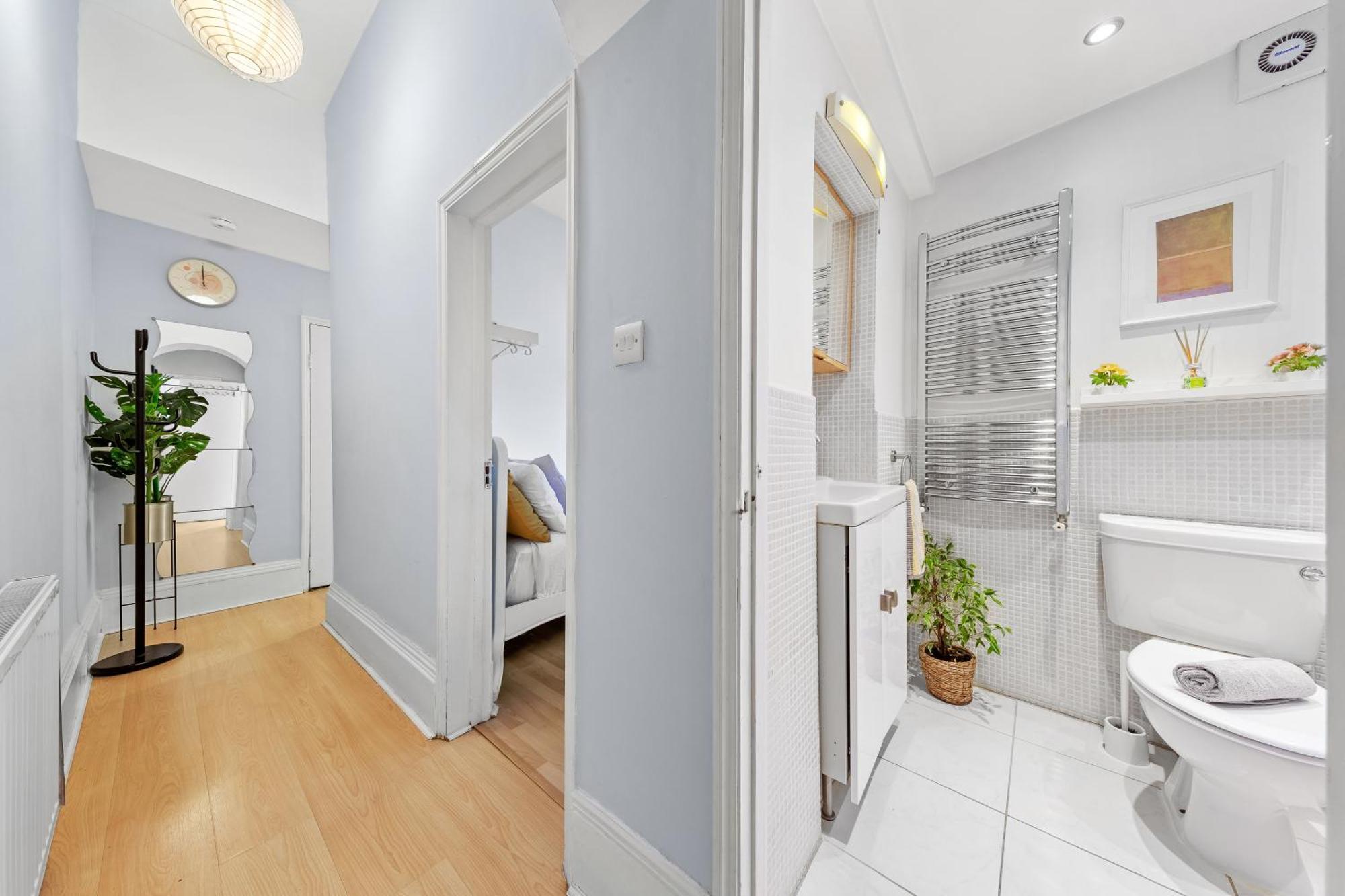 Artist's Bright Hampstead Heath Village 2 Bed Lägenhet London