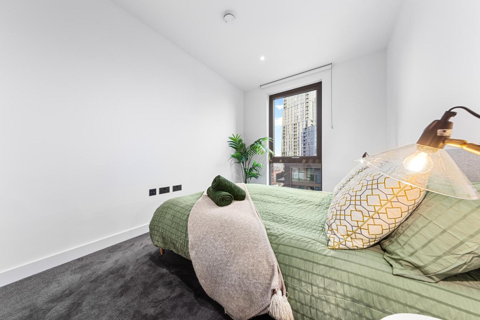New 2 Bedroom Flat Riverview Balcony Lägenhetshotell London