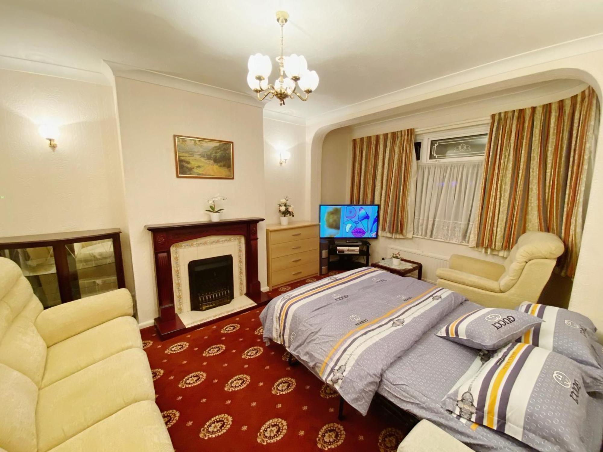 Barking House Sleeps 11 - Parking - Train Tube - Airport Ferienhaus