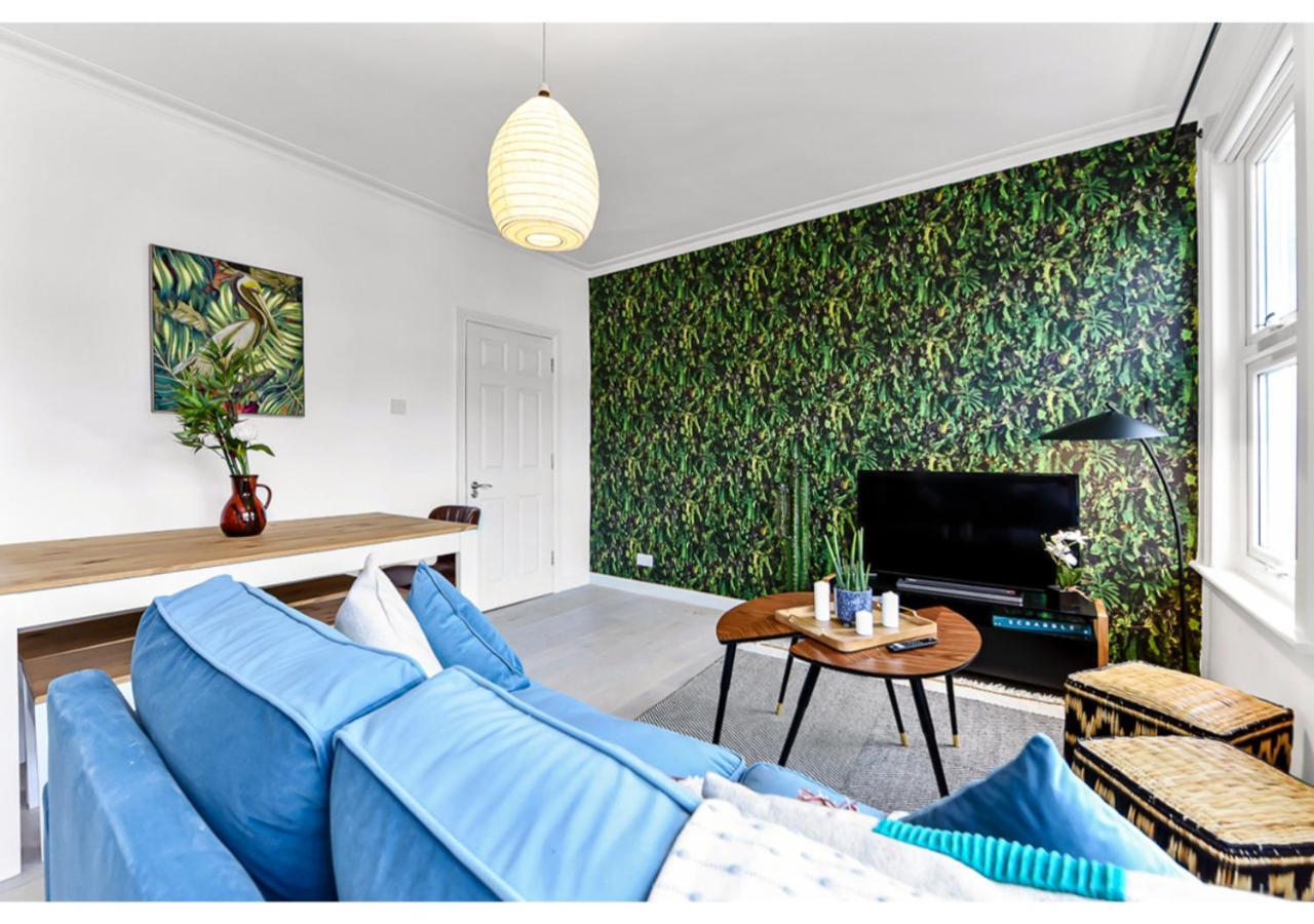 Appartamento Earth Tones & Greenery: 4br Flat Sleeps 8 Londra