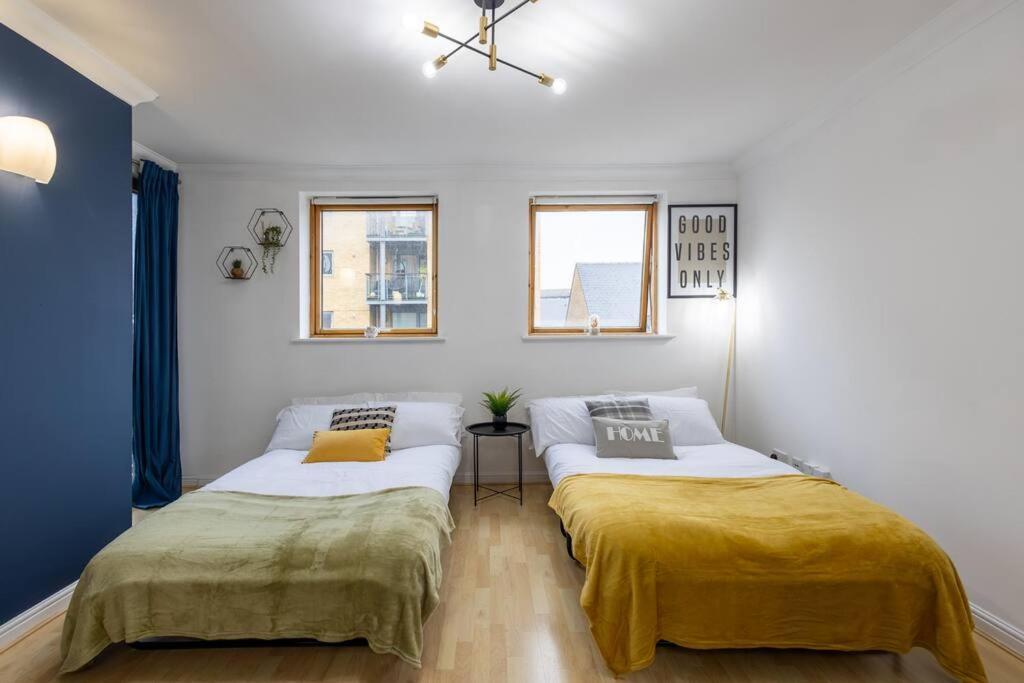 Morden Apartment, By The Sea With Free Parking Lägenhet