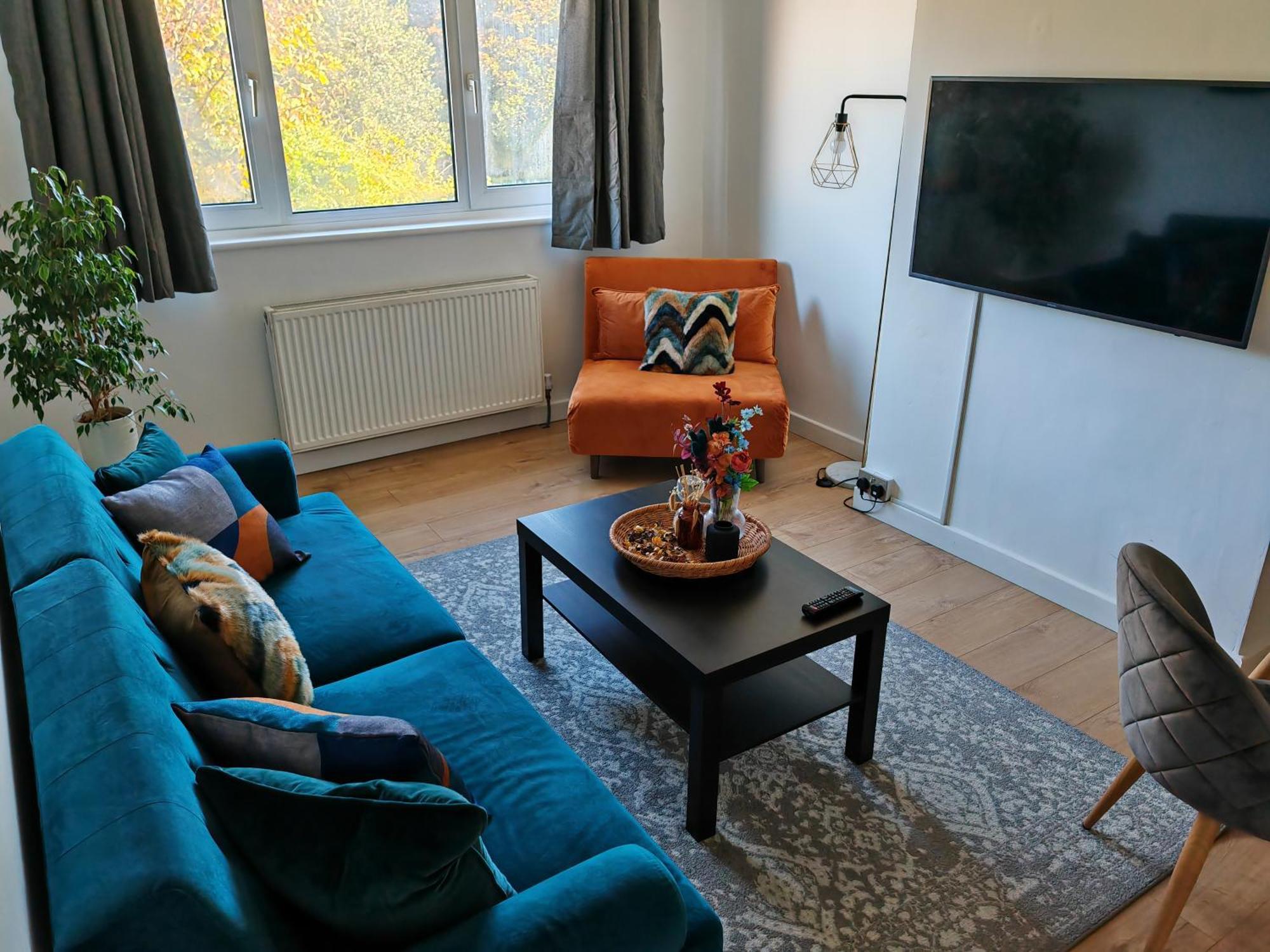Apartment Modern - Accommodates 6 - Private Parking - 15min To Bridge, Eye And Charing Cross London
