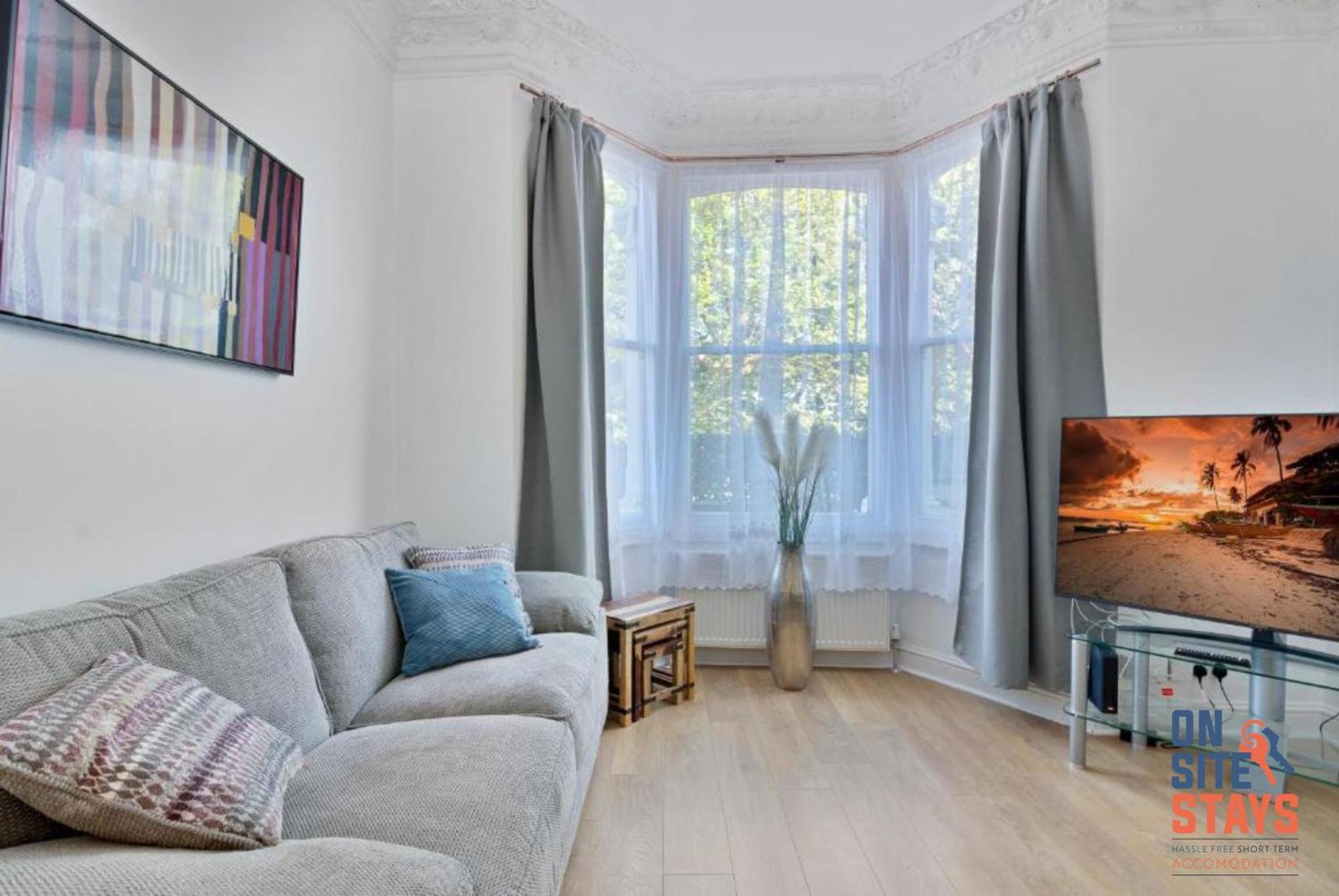 Onsitestays - Tranquil 2 Bedroom With Large Kitchen, Private Garden Near Wimbledon Station Appartement
