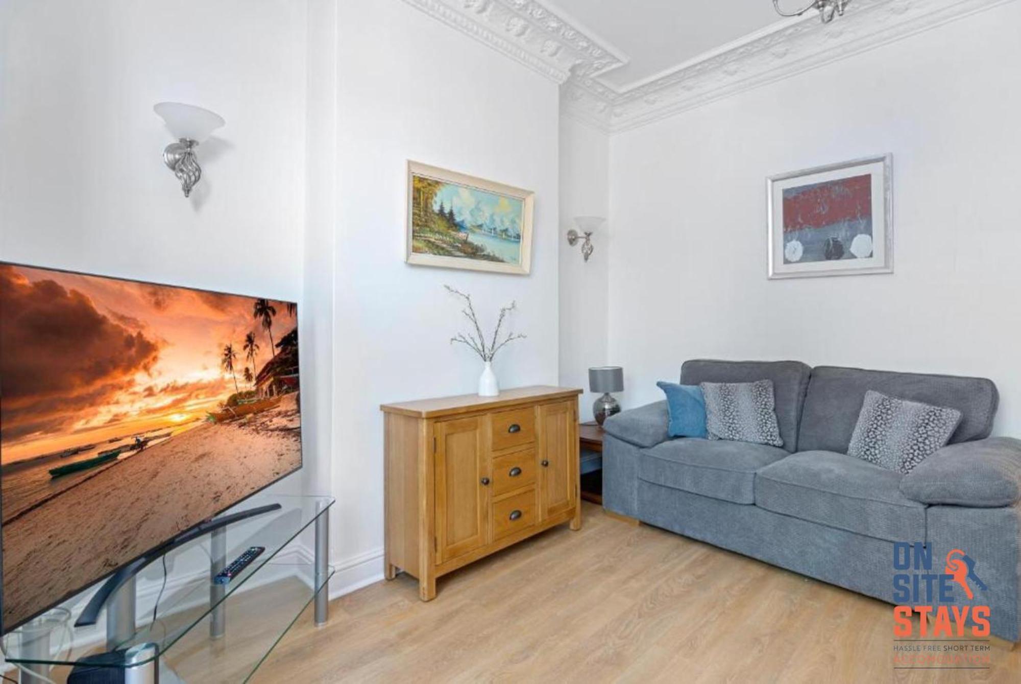 Onsitestays - Tranquil 2 Bedroom With Large Kitchen, Private Garden Near Wimbledon Station Appartement *