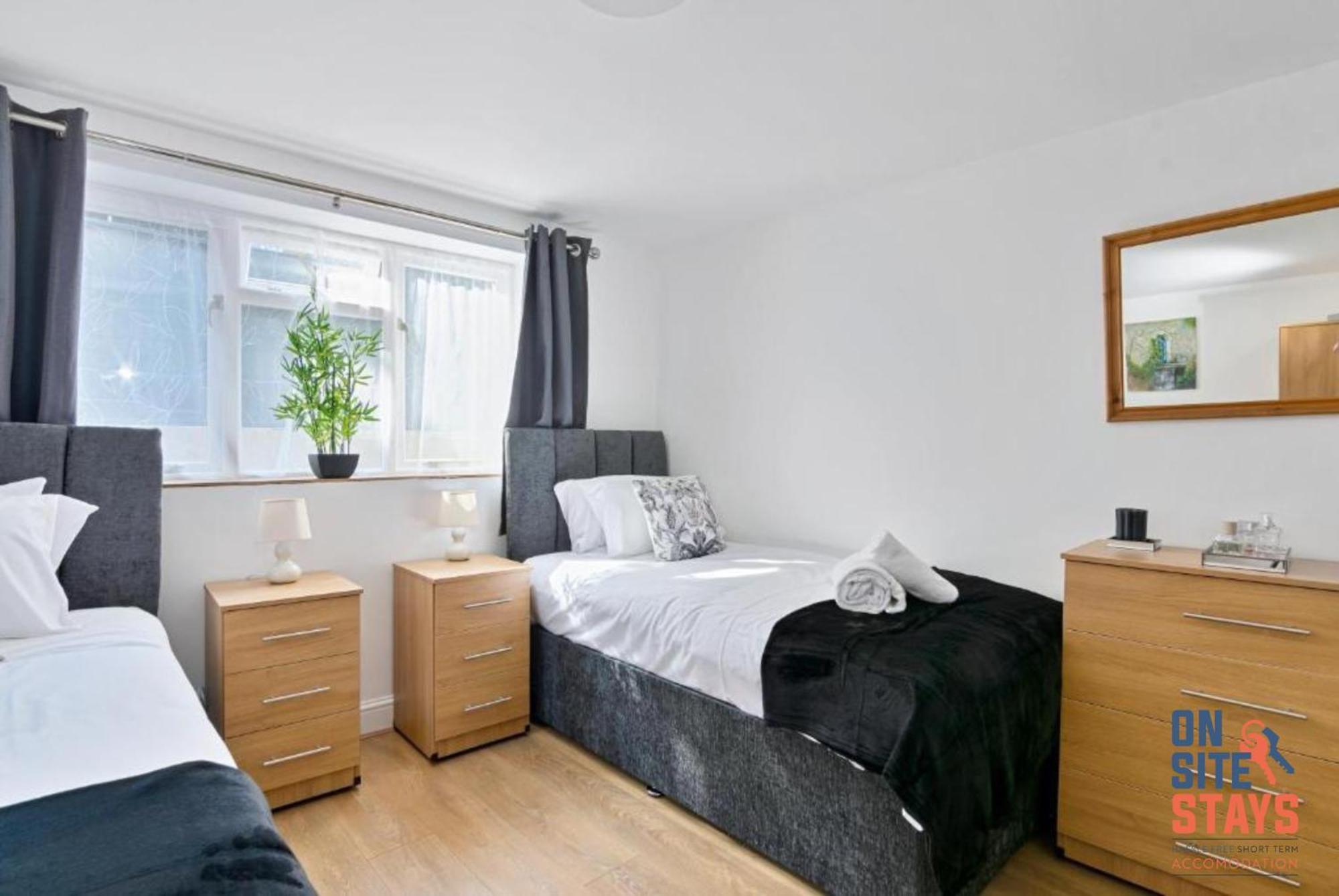 Onsitestays - Tranquil 2 Bedroom With Large Kitchen, Private Garden Near Wimbledon Station Appartement Londres
