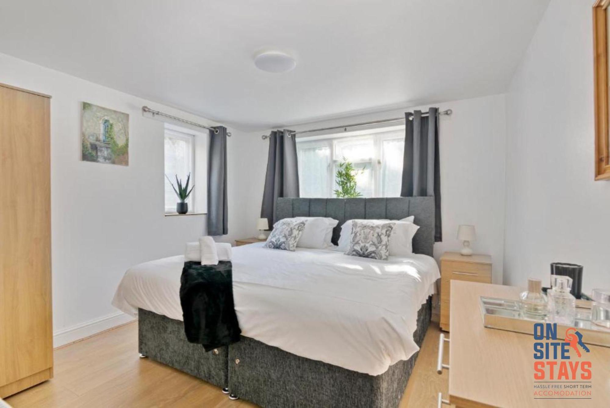 Onsitestays - Tranquil 2 Bedroom With Large Kitchen, Private Garden Near Wimbledon Station Appartement *