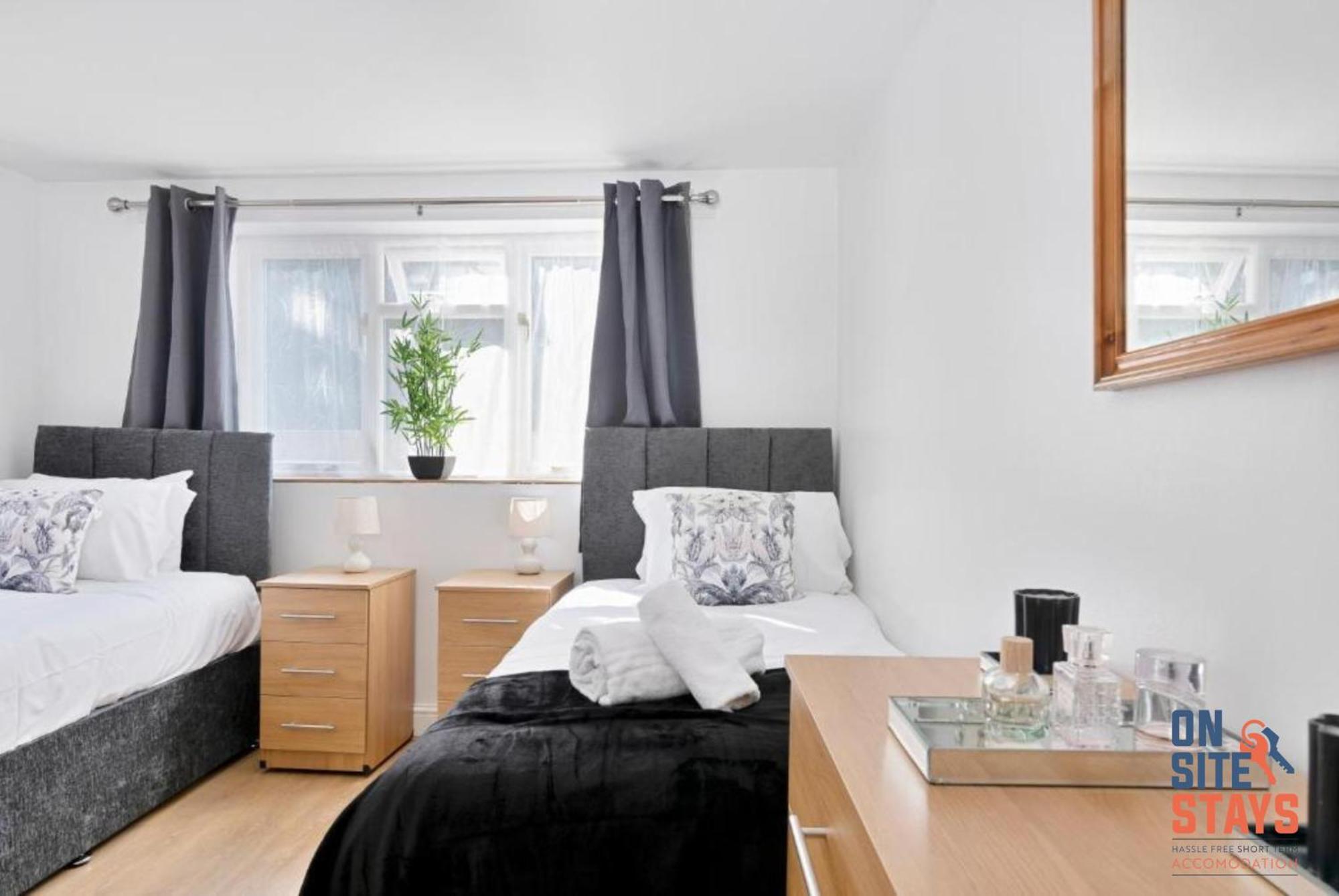 Onsitestays - Tranquil 2 Bedroom With Large Kitchen, Private Garden Near Wimbledon Station Appartement *