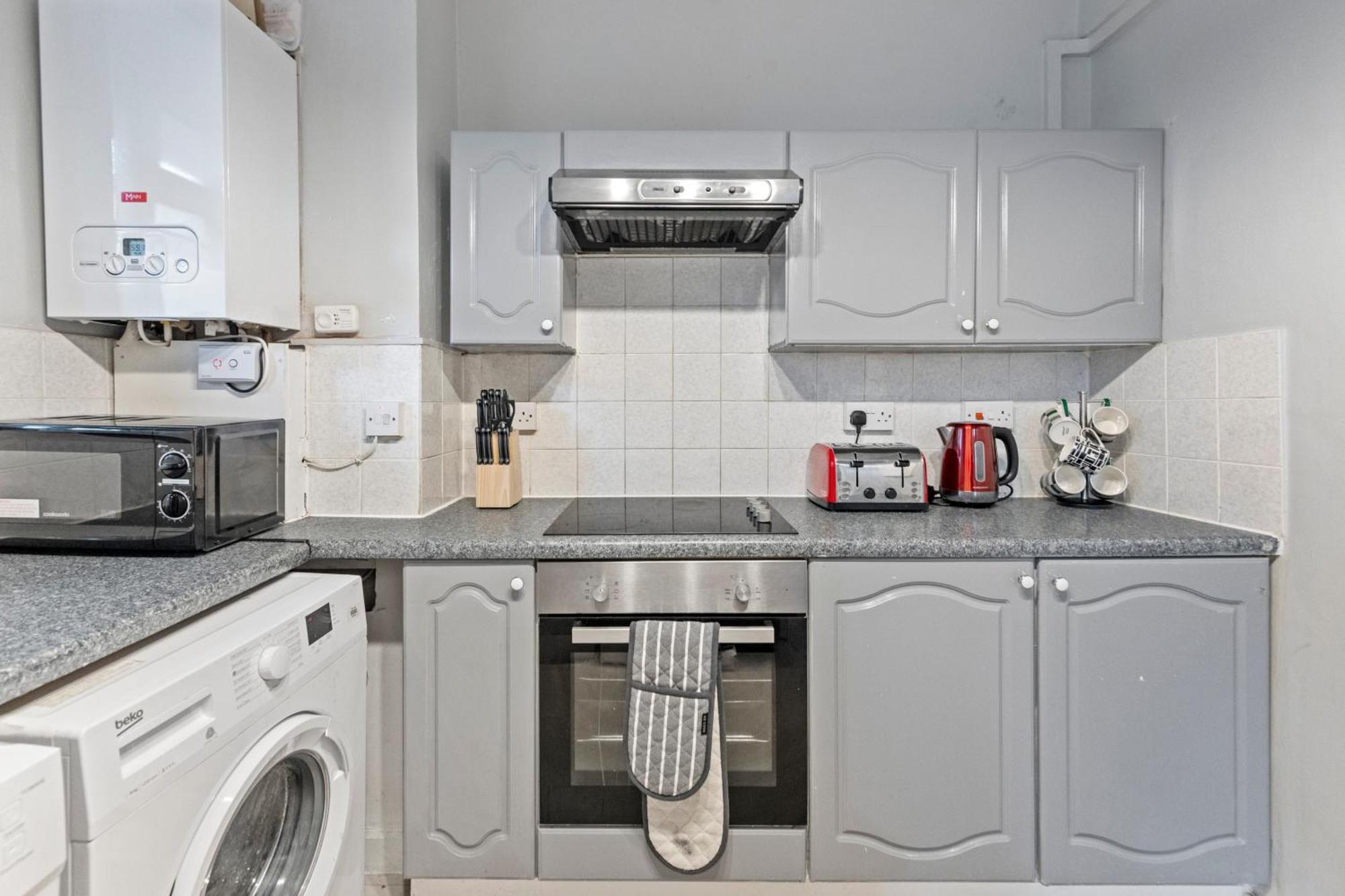 3 Bedroom Flat Near Finsbury Park, Manor House Station Appartement Londen