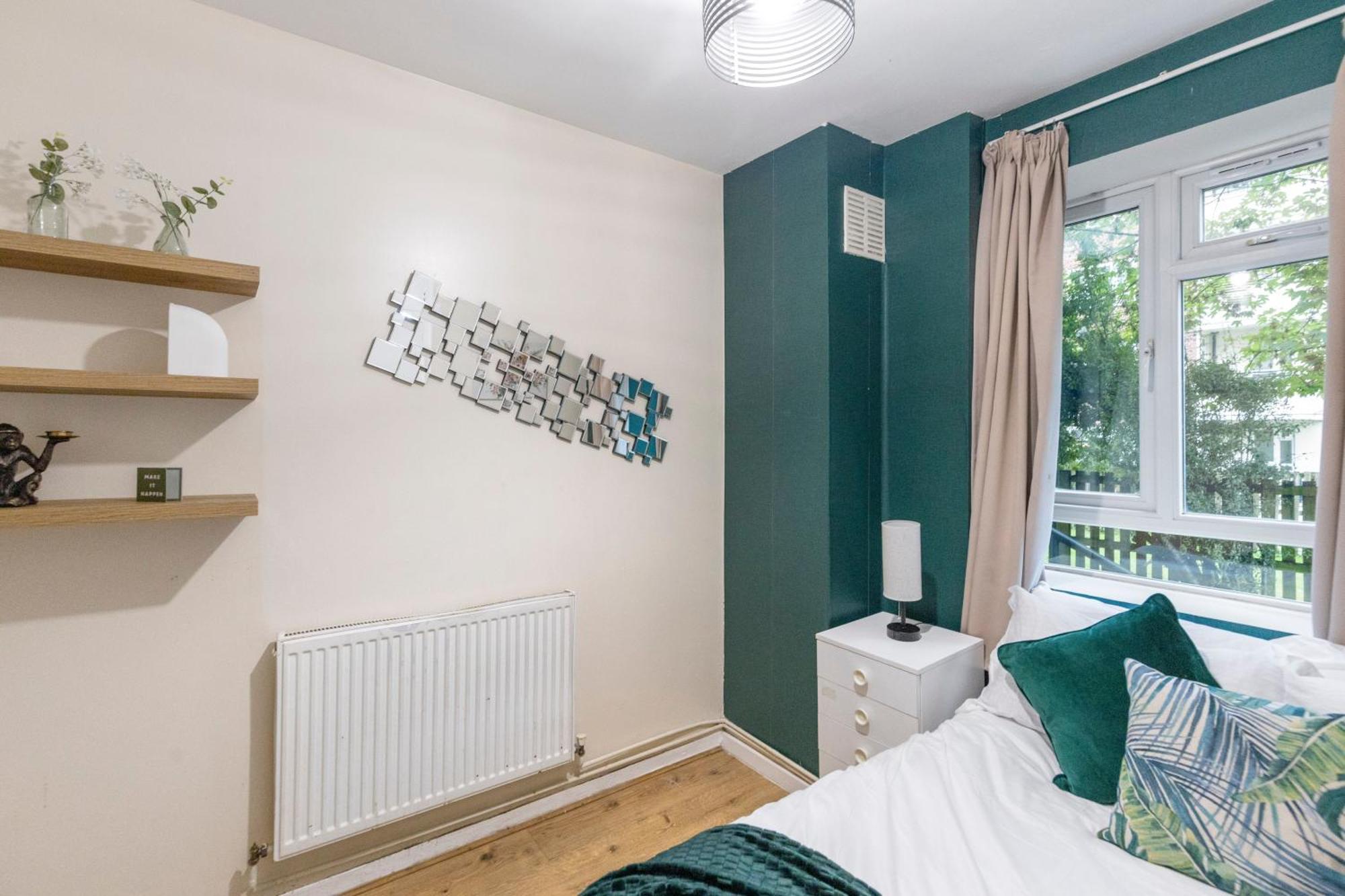 3 Bedroom Flat Near Finsbury Park, Manor House Station * Londen