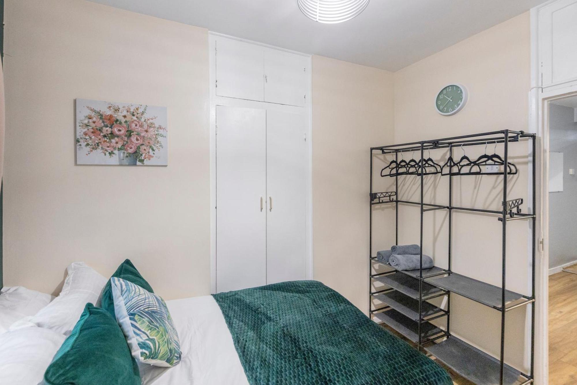 3 Bedroom Flat Near Finsbury Park, Manor House Station Appartement *