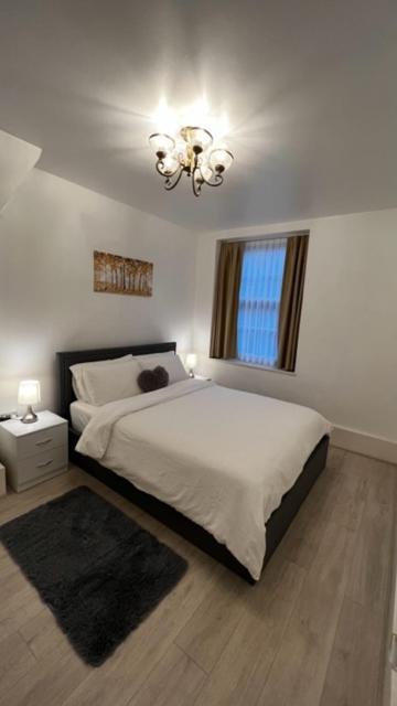 New Look Flat In Waterloo Apartment *