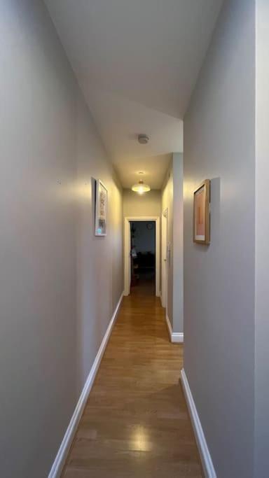 Peaceful Bright City Hide Away With Parking *