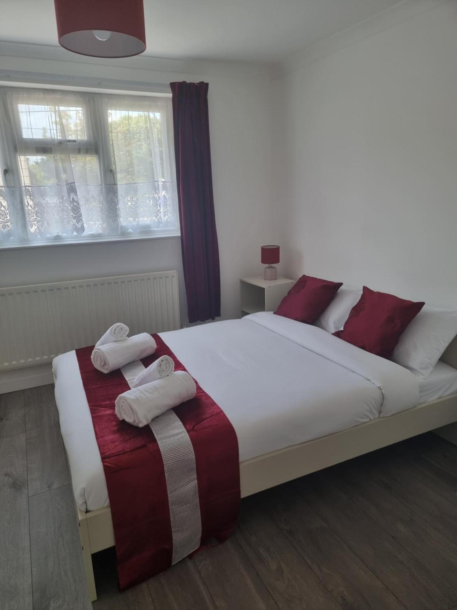 Coolfin House-close To Excel, Contractors, Relocators, Paid Parking Feriehus London