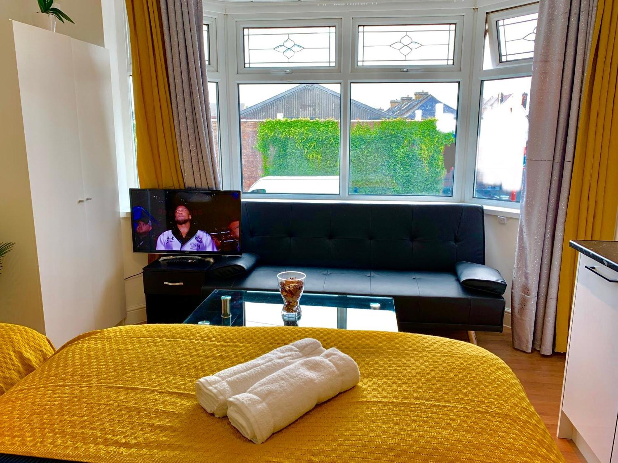 Apartments, Private Bathroom, Kitchenette, Parking, Np6 Lejlighed London