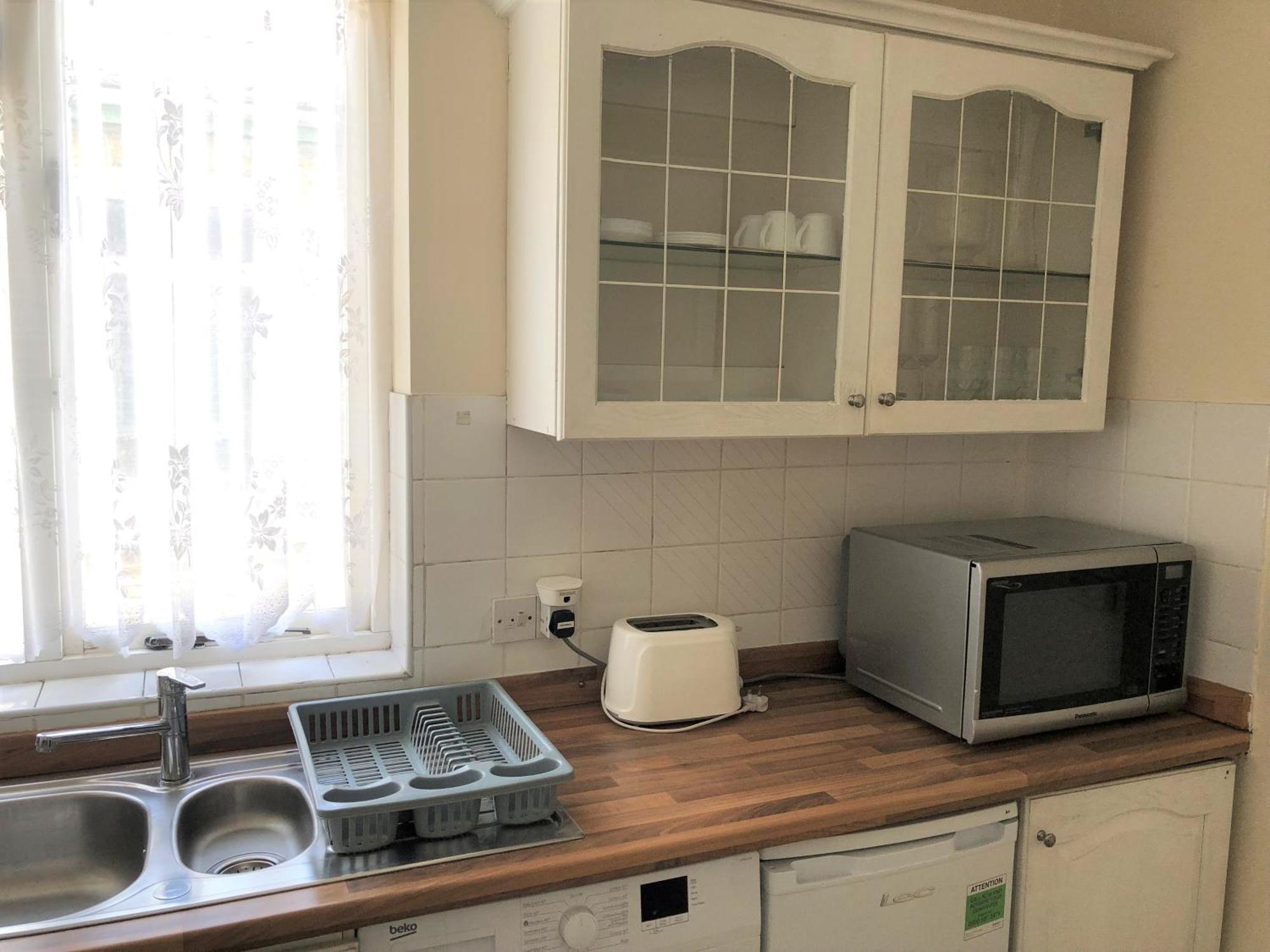 Apartment Spacious West 2 Bedroom *