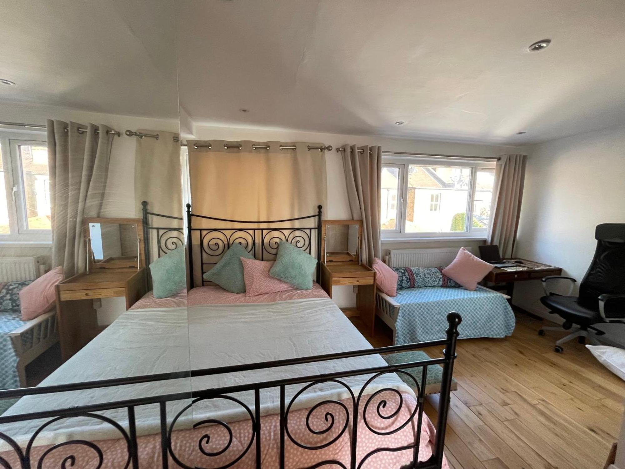 Privatunterkunft Luxury With Private Bathrooms
