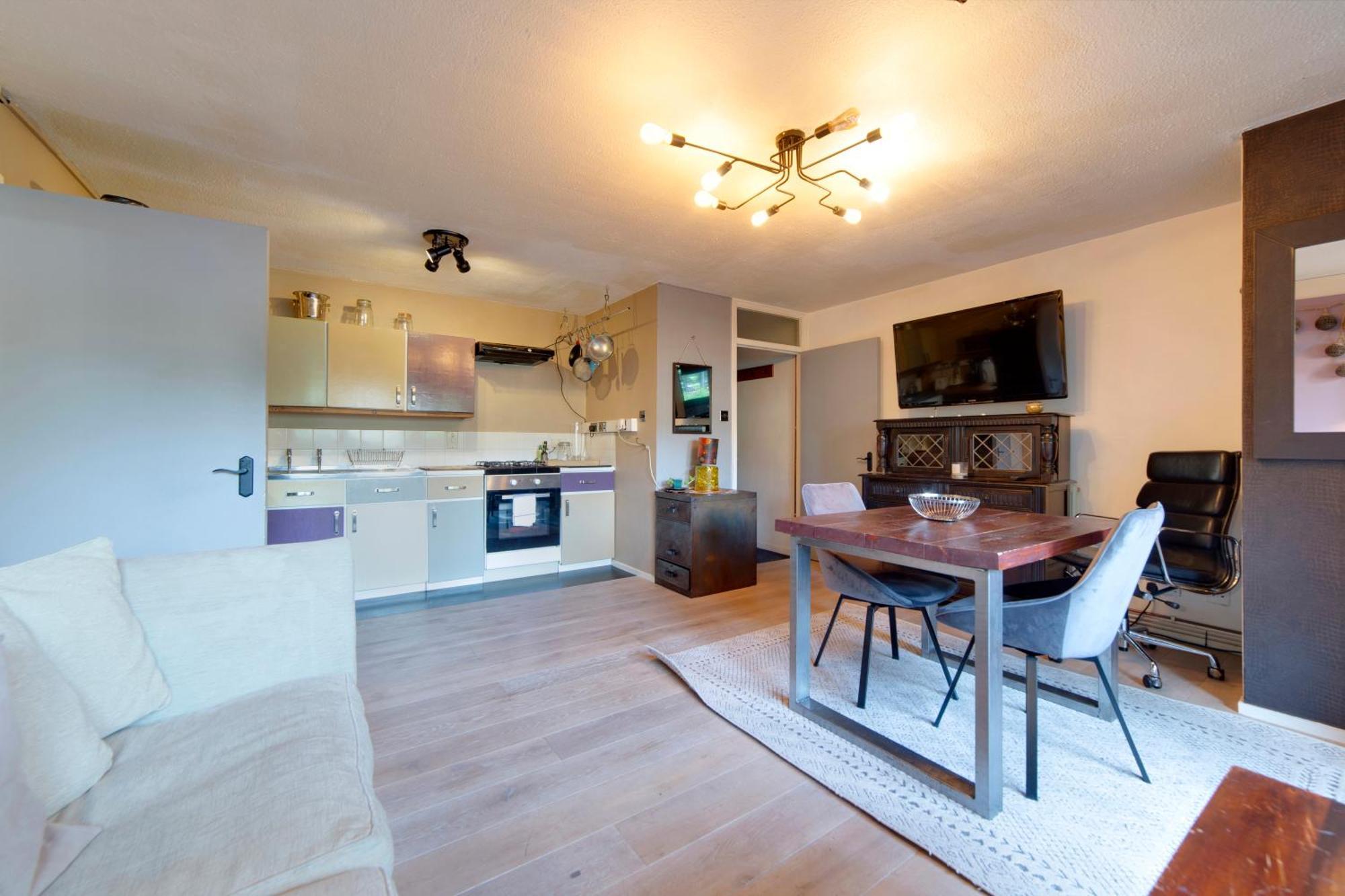 Pass The Keys - Modern Flat In North London