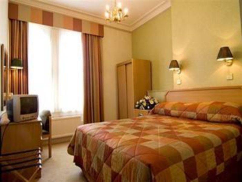 Hotel Phoenix London
