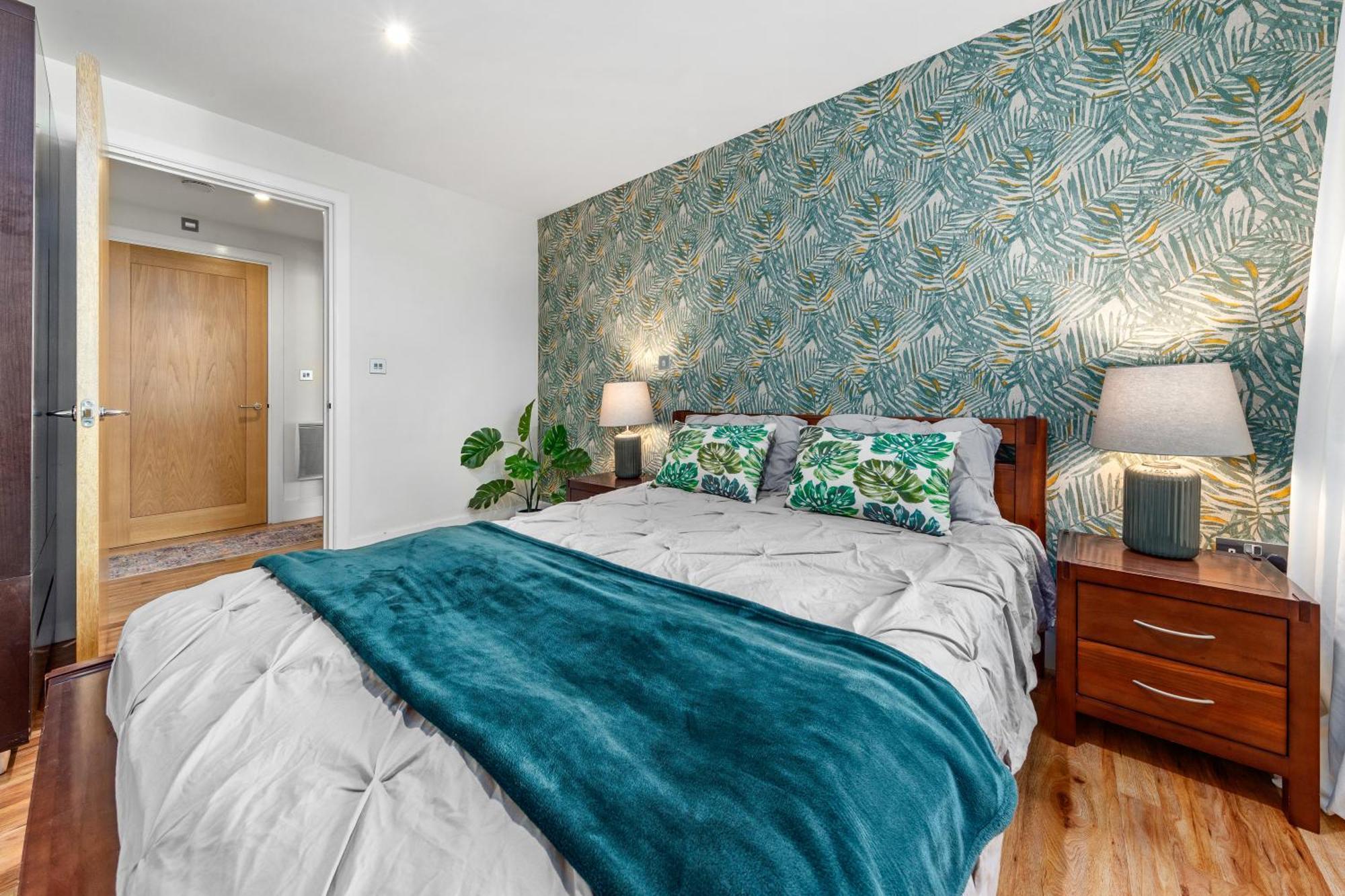 Vauxhall Large 2bedroom With Amazing River View Panoramic Balcony Lägenhet *