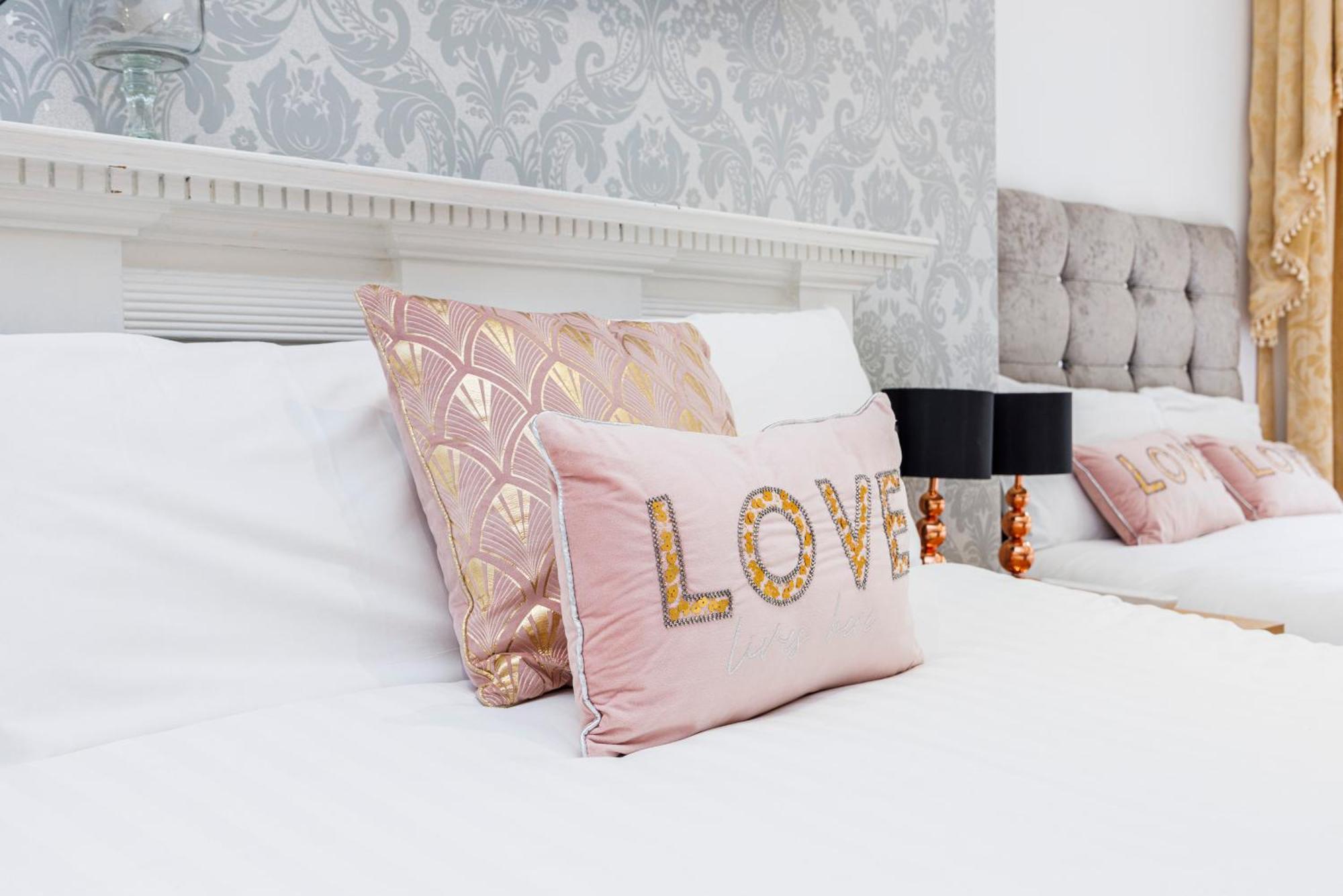 Mansion House With Spacious Close To Excel And Canarywharf Londra