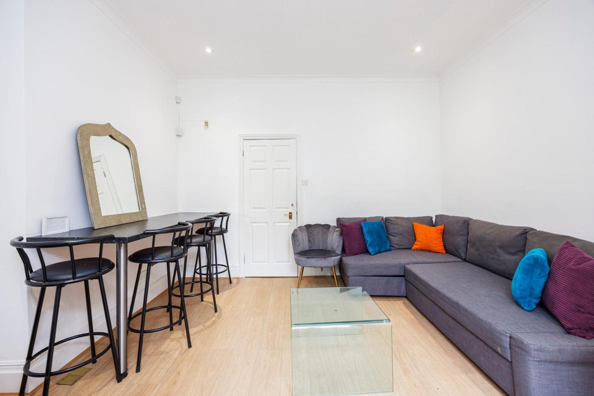 Mansion House With Spacious Close To Excel And Canarywharf Aparthotel Londra