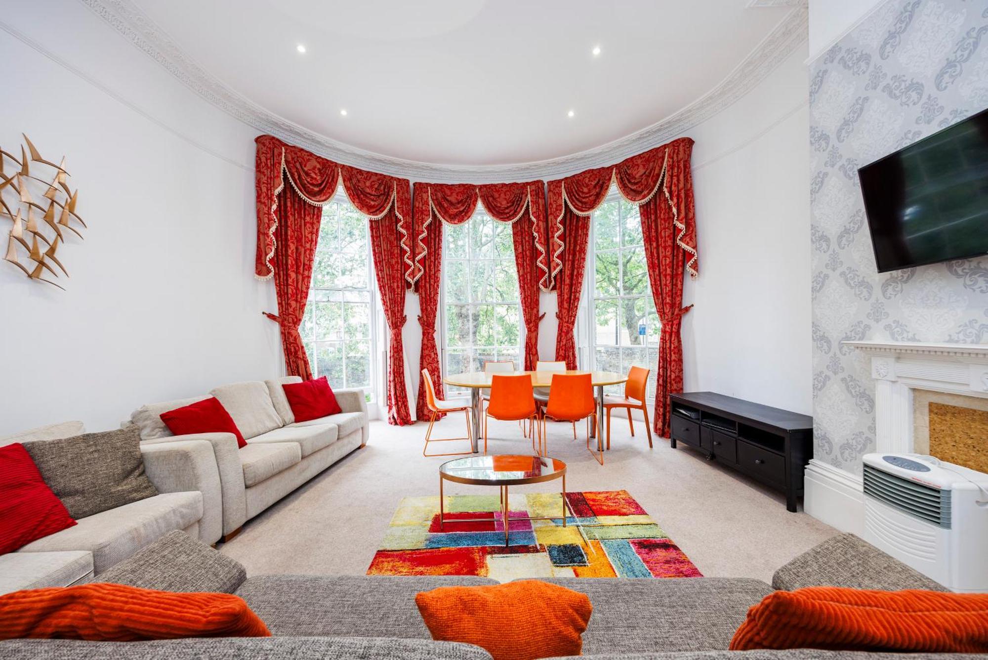 Mansion House With Spacious Close To Excel And Canarywharf Londra