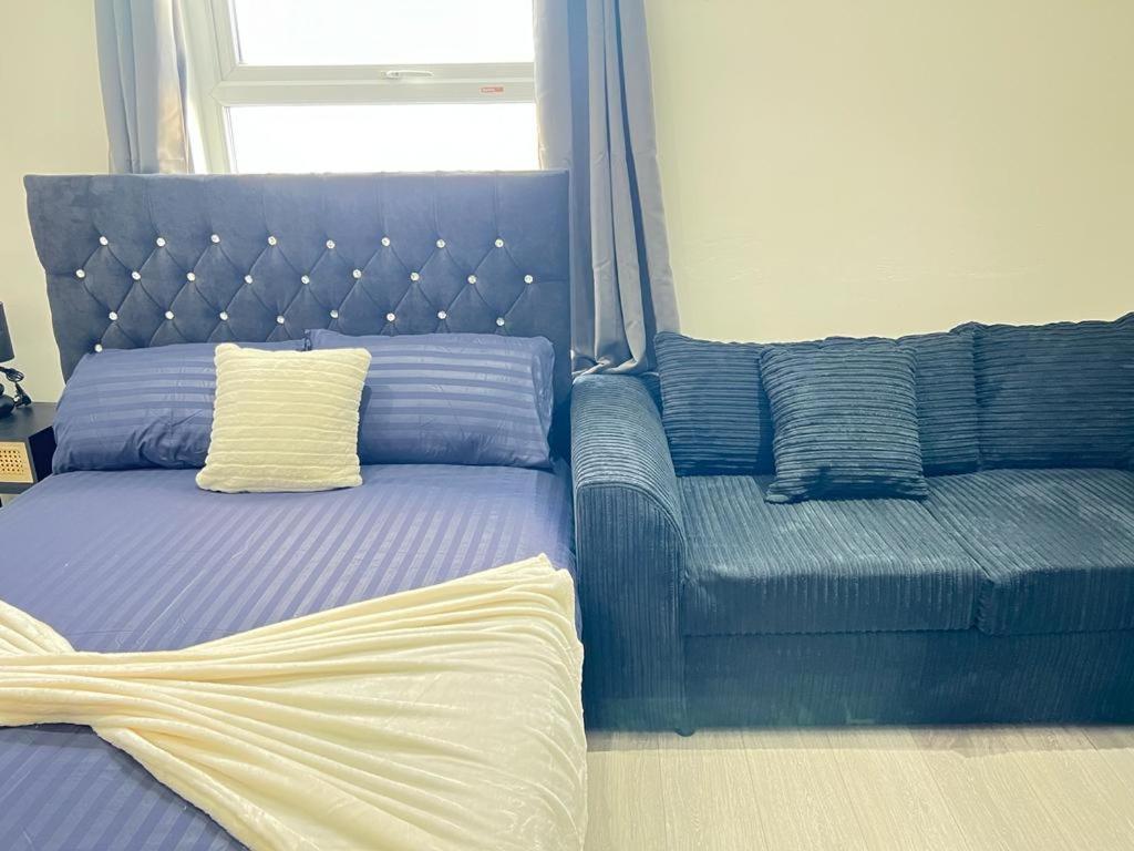 Studio Apartment *