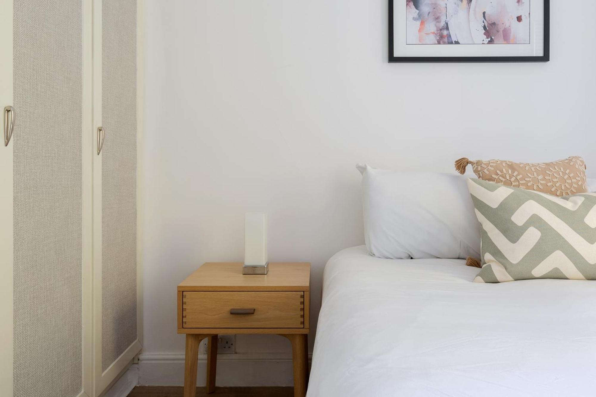 Cozy And Bright 1 Bedroom Apt In Knightsbridge Lejlighed