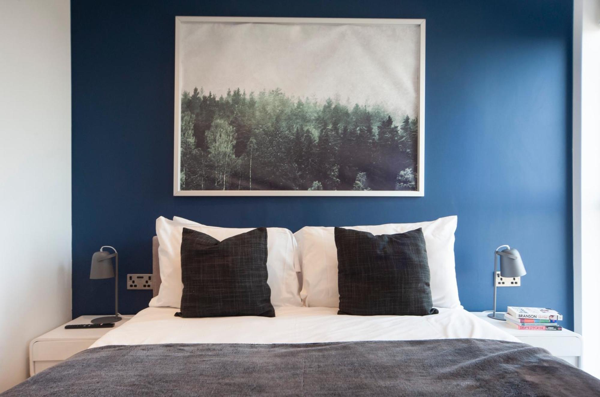 Floor - 2 Bed/2 Bath + Private Balcony Leilighet *