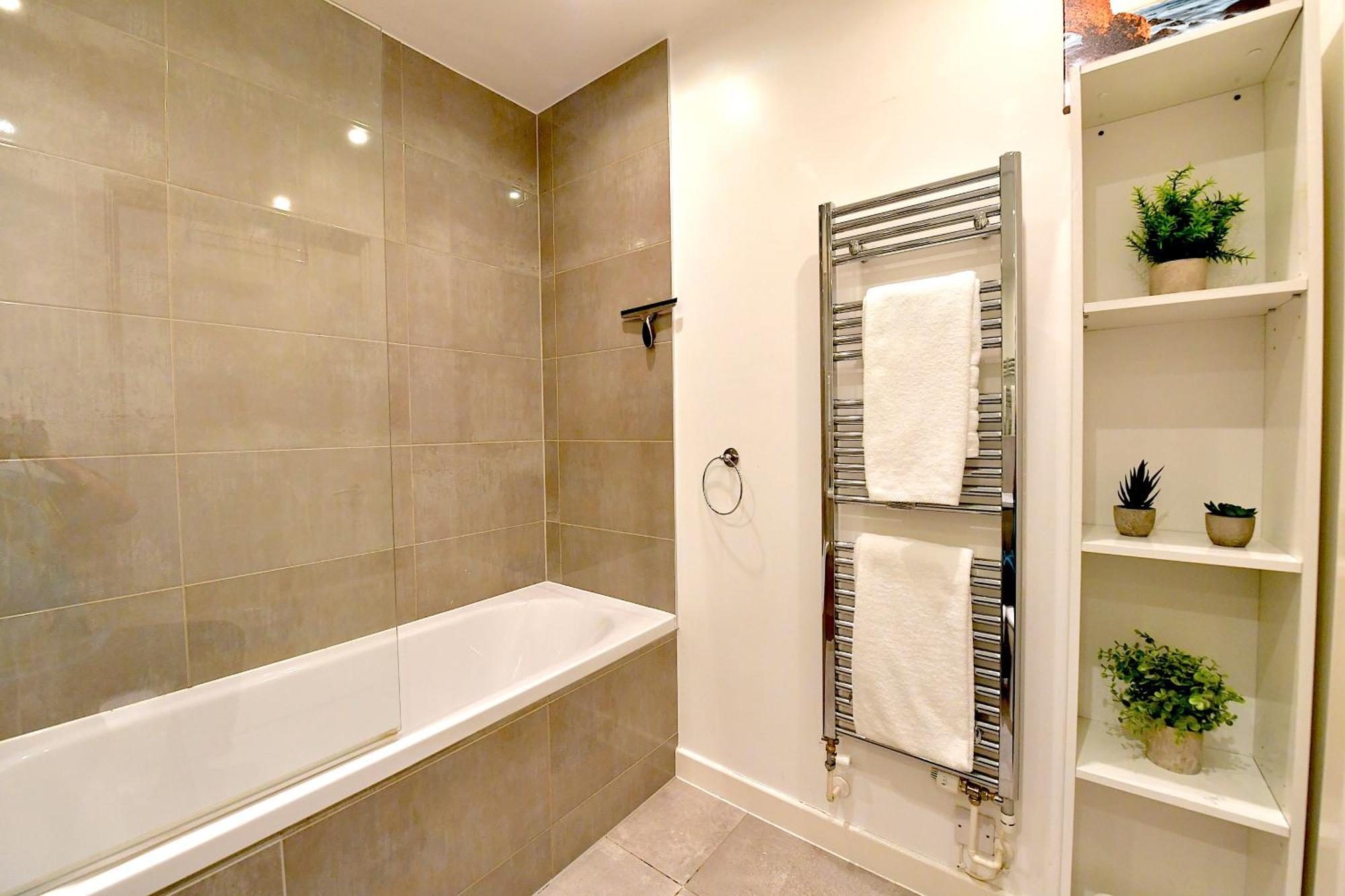 Bright Amelia - 2 Bed 1 Bath With Wifi And Netflix In The Heart Of Londen